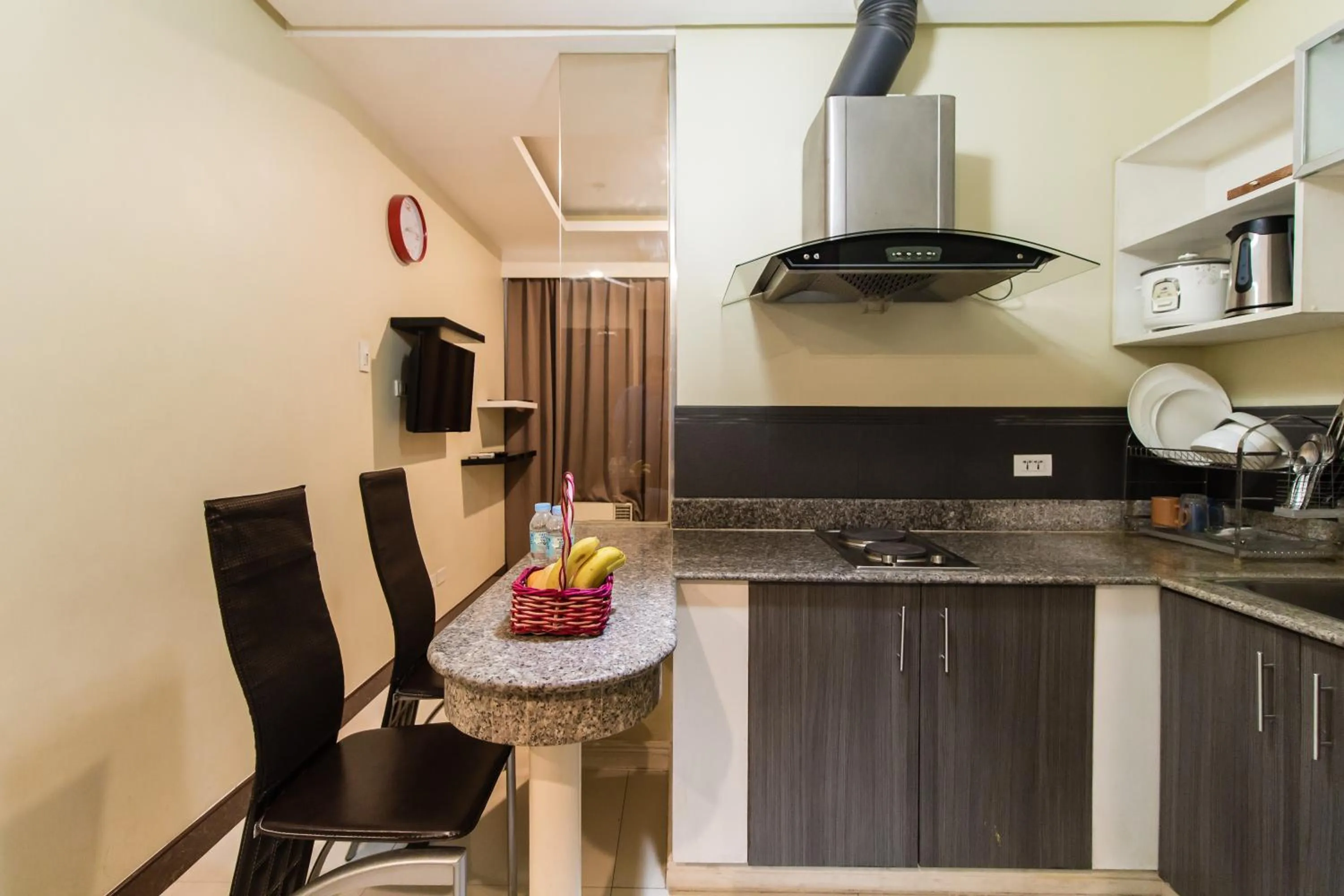 Kitchen or kitchenette, Kitchen/Kitchenette in Jmm Apartment Suites