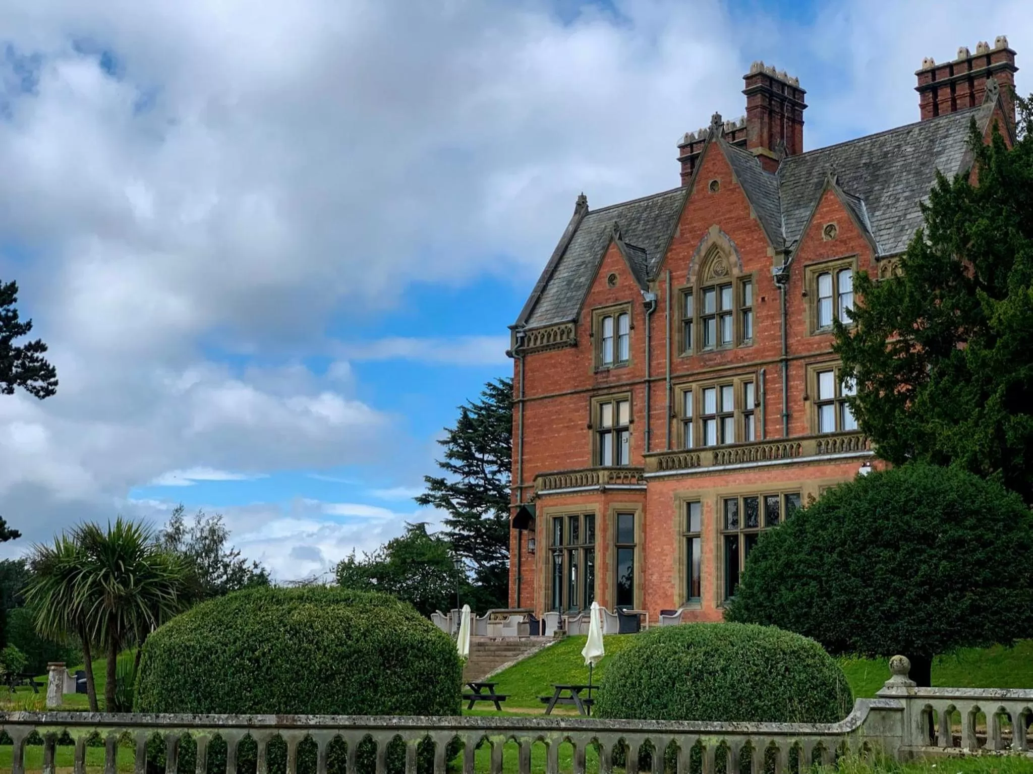 Garden, Property Building in Wroxall Abbey Hotel