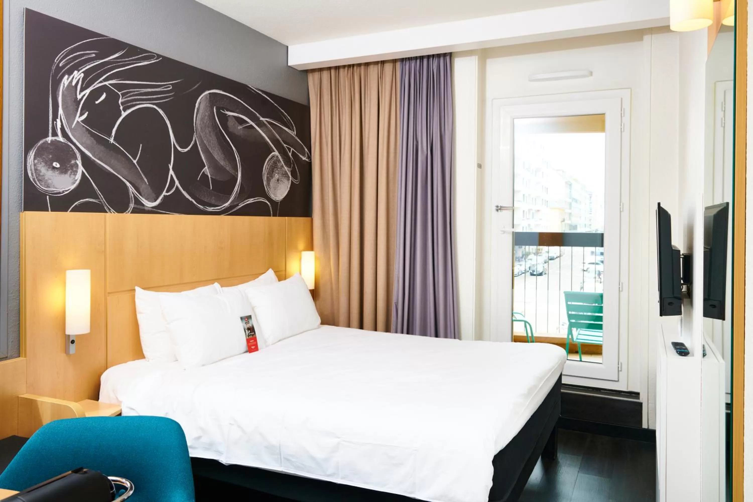 Photo of the whole room, Bed in ibis Annecy Centre Vieille Ville
