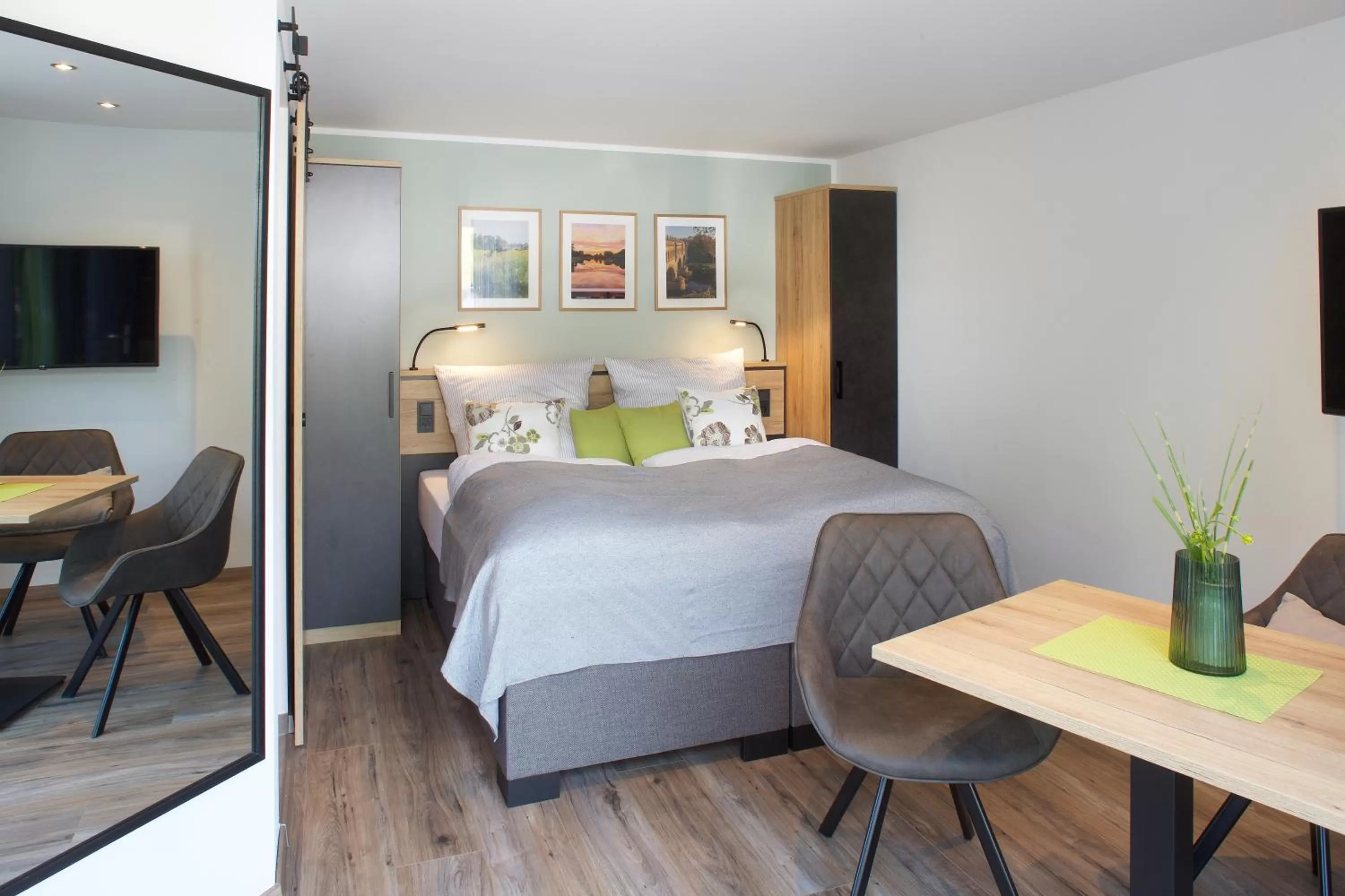 Photo of the whole room, Bed in OlfenLodge