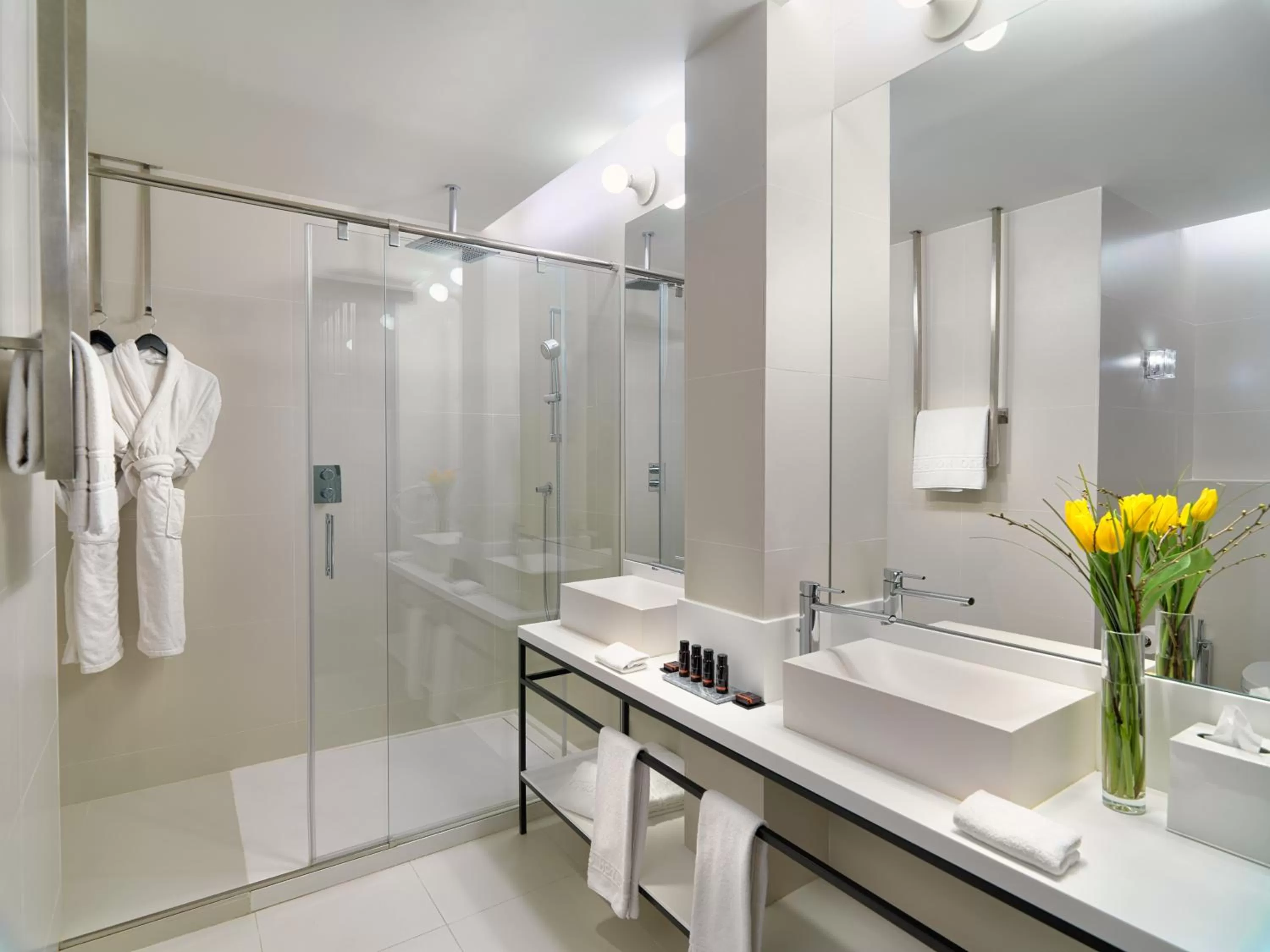 Bathroom in H10 Urquinaona Plaza