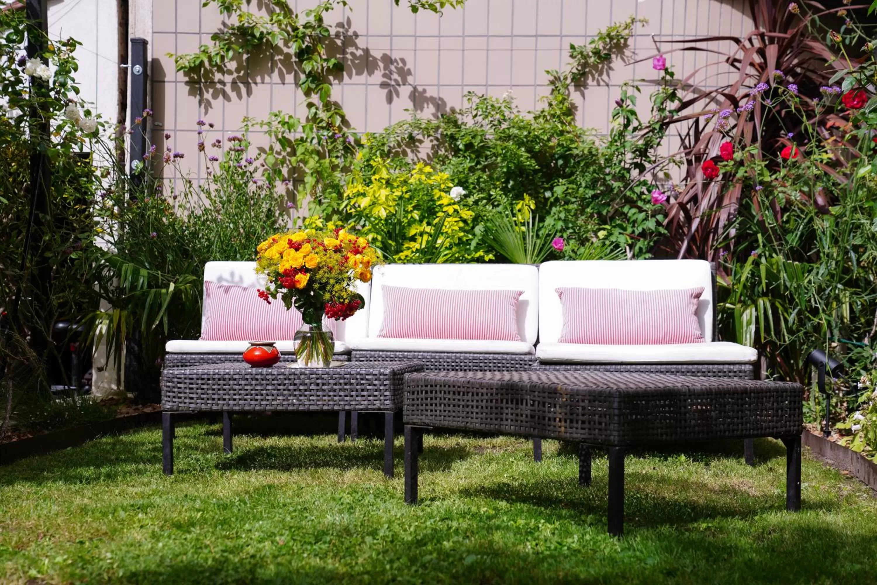 Garden in Villa Escudier Appart-hôtel