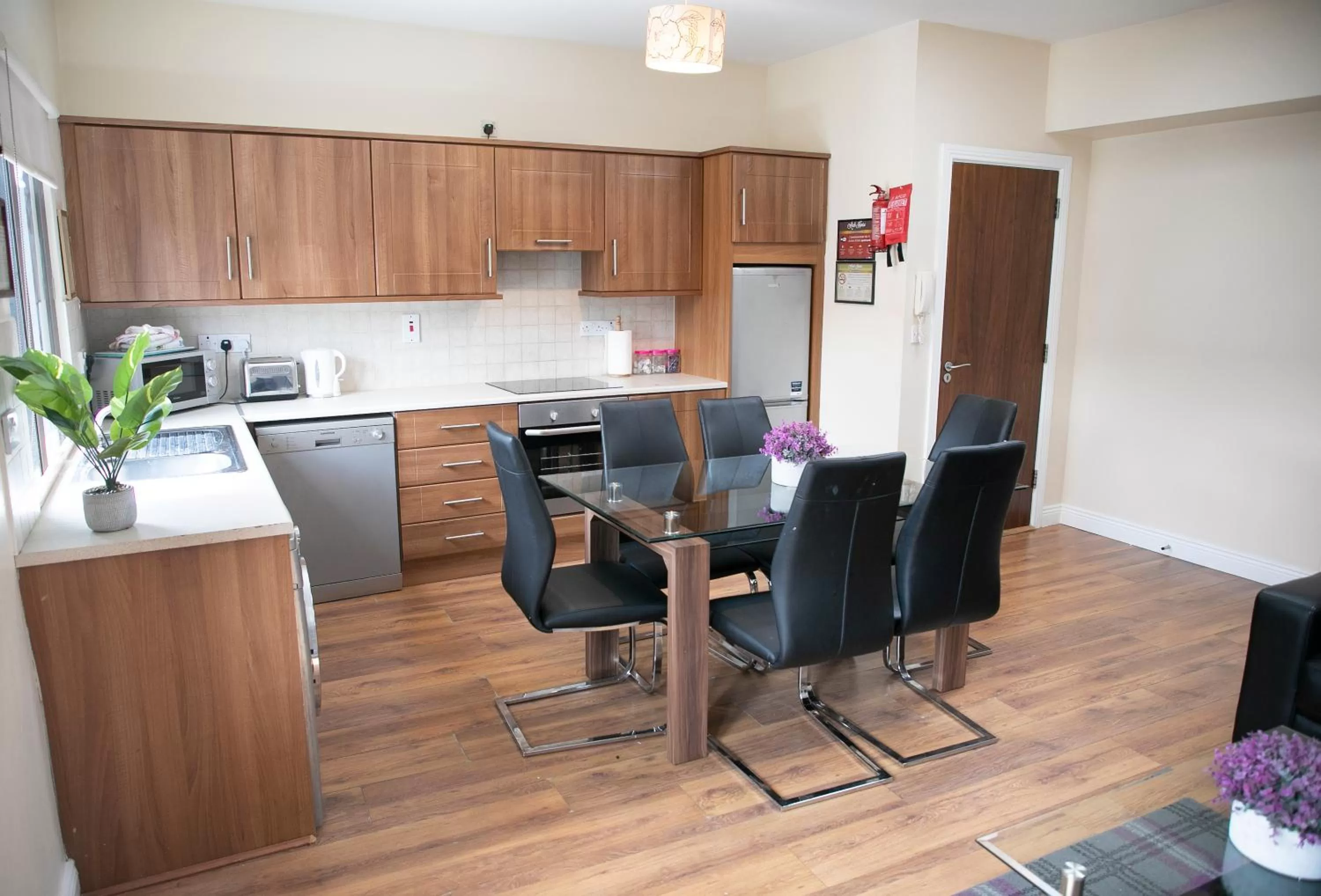 Kitchen or kitchenette in Arch House B&B & Apartments