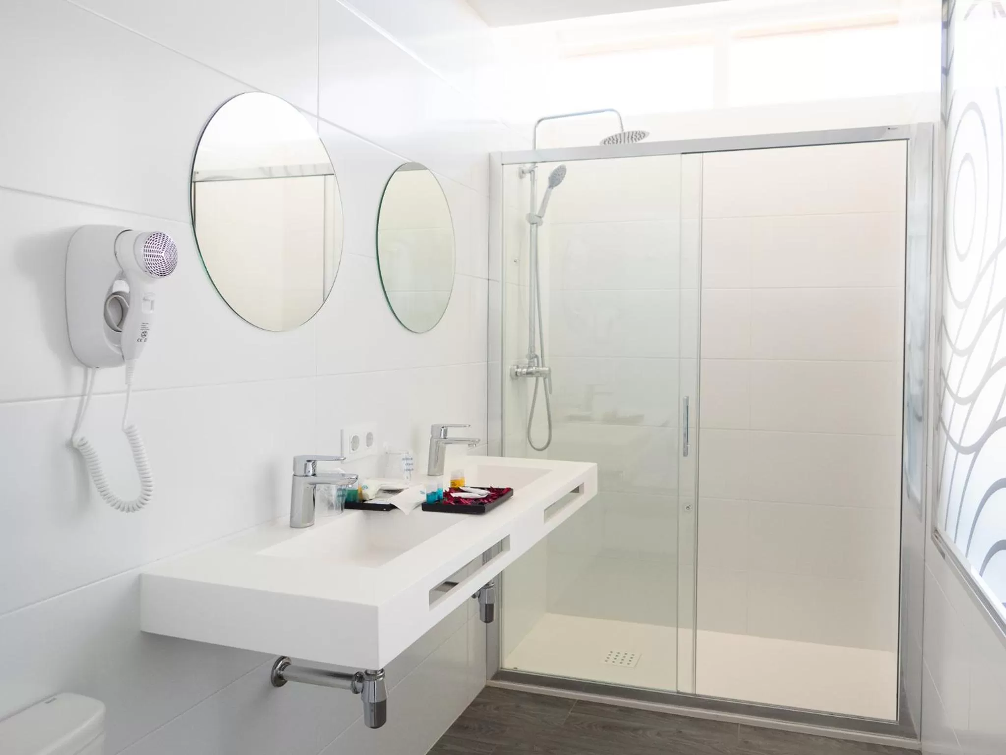 Shower in Hotel Pasarela