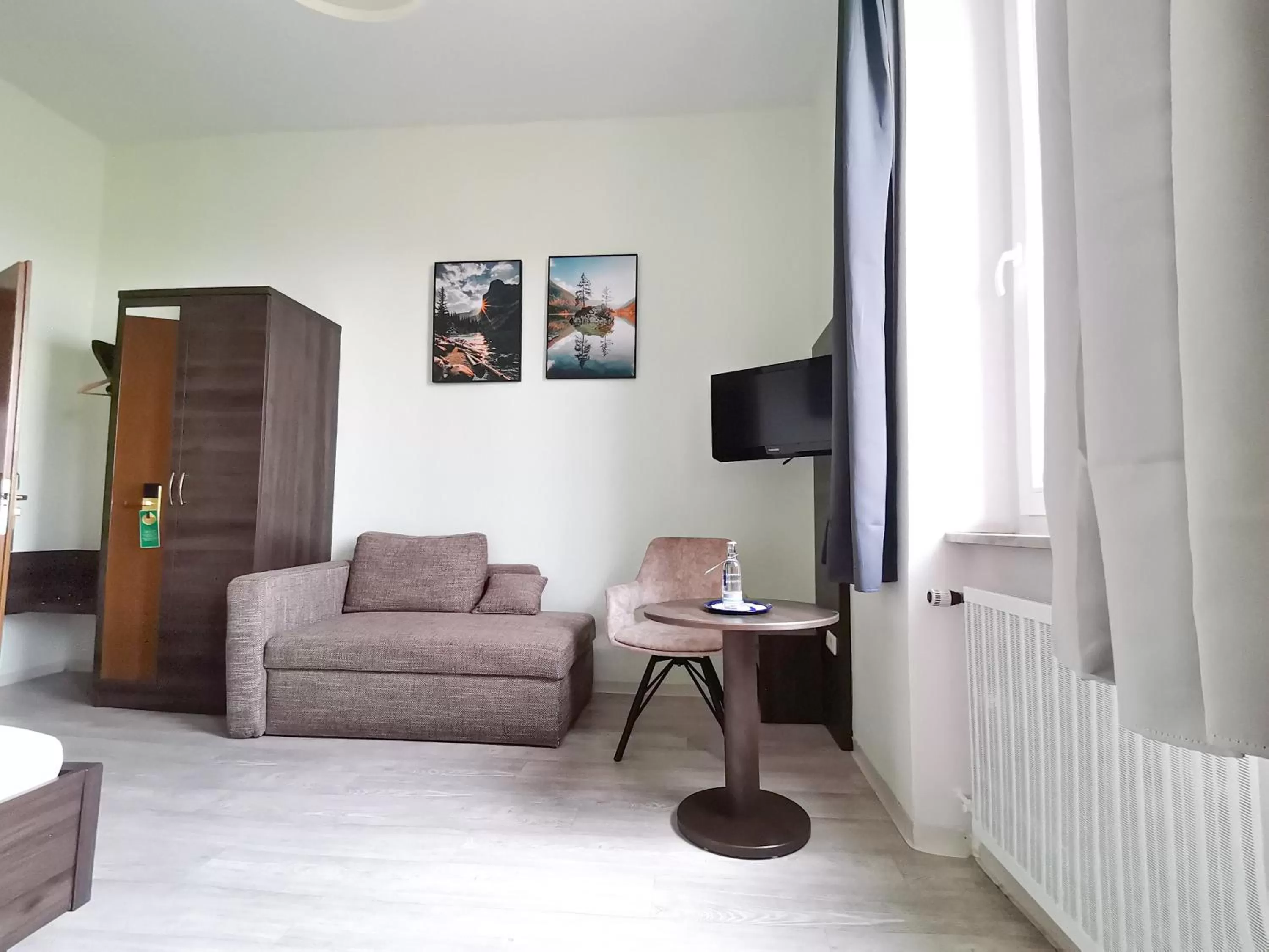 TV and multimedia, Seating Area in Hotel Kitzinger Hof an der B8