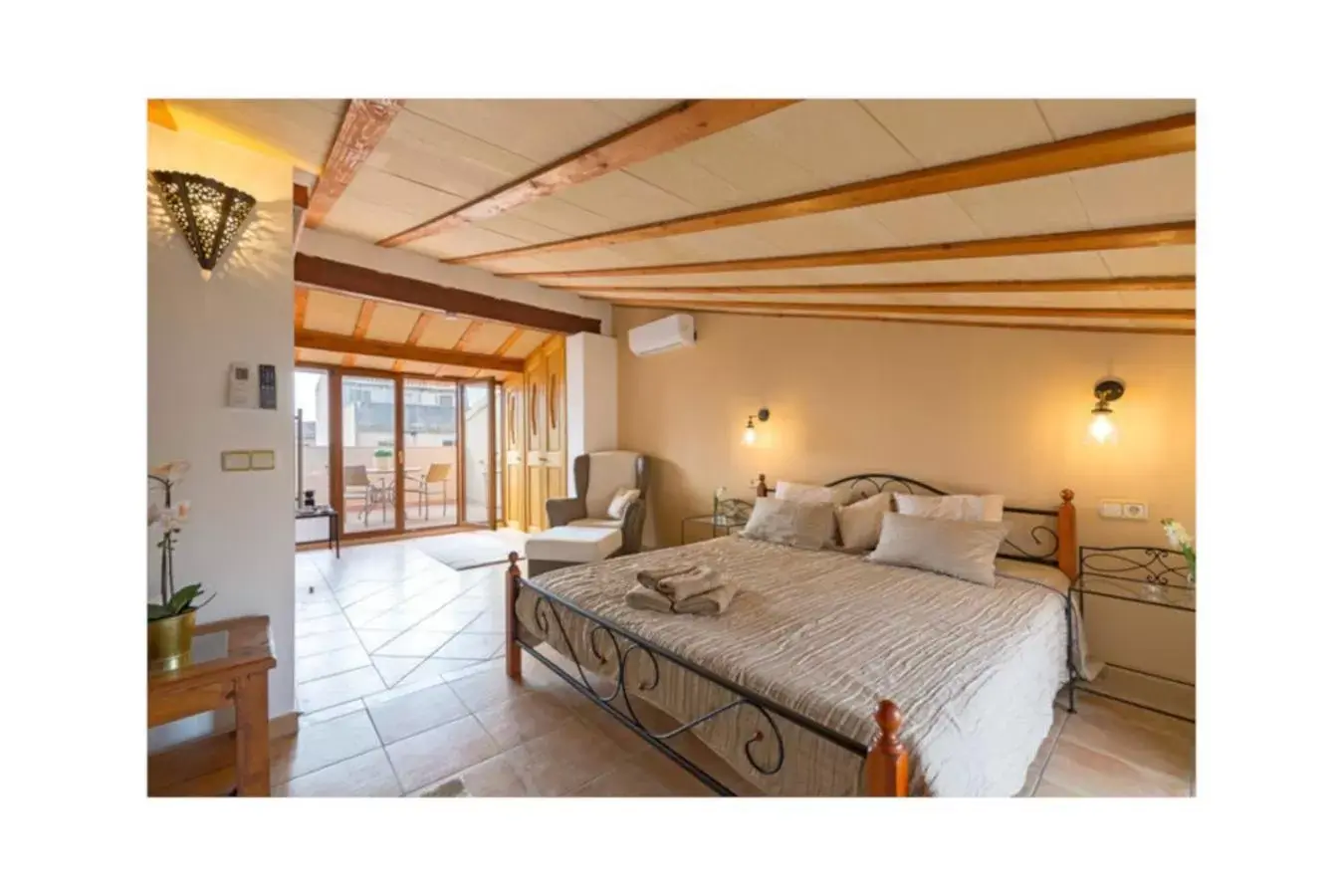 Junior Suite in Boutique Hostal "Born53" im Stadtkern von Llucmajor, Mallorca Junior Suite in Boutique Hostal "Born53" im Stadtkern von Llucmajor, Mallorca