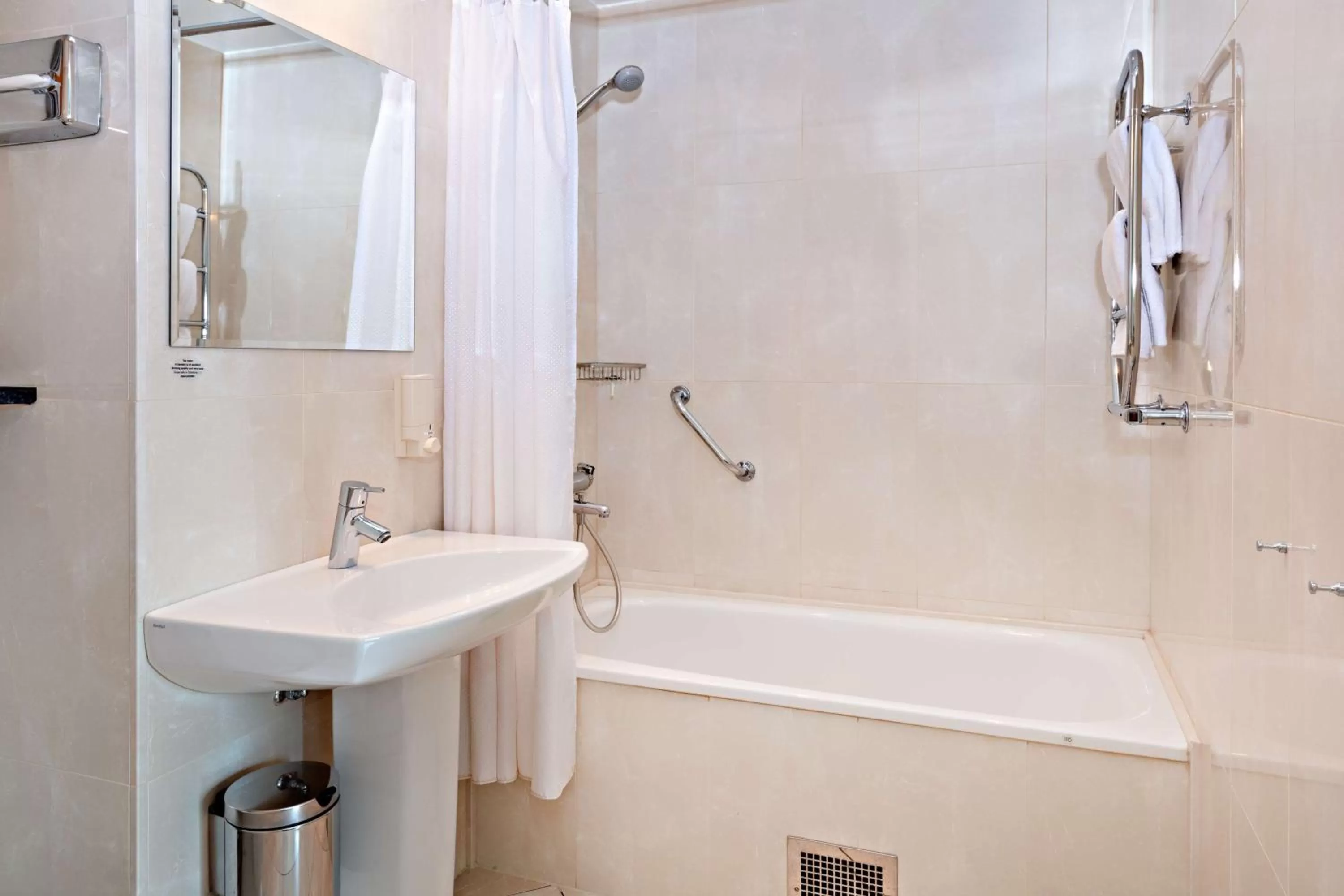 Bathroom in Center Hotel - Sure Hotel by Best Western