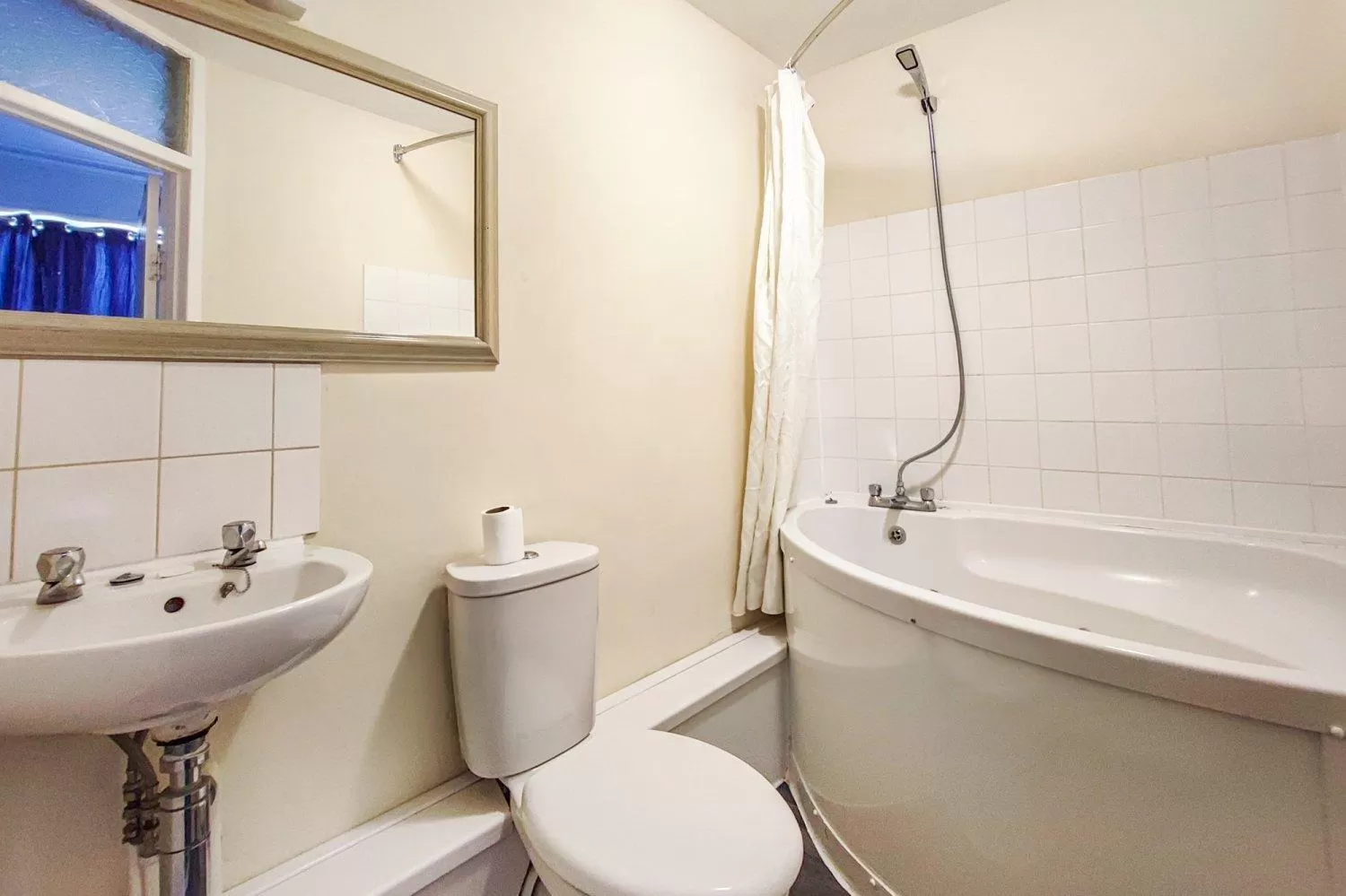 Bathroom in Guest House @ The Bear