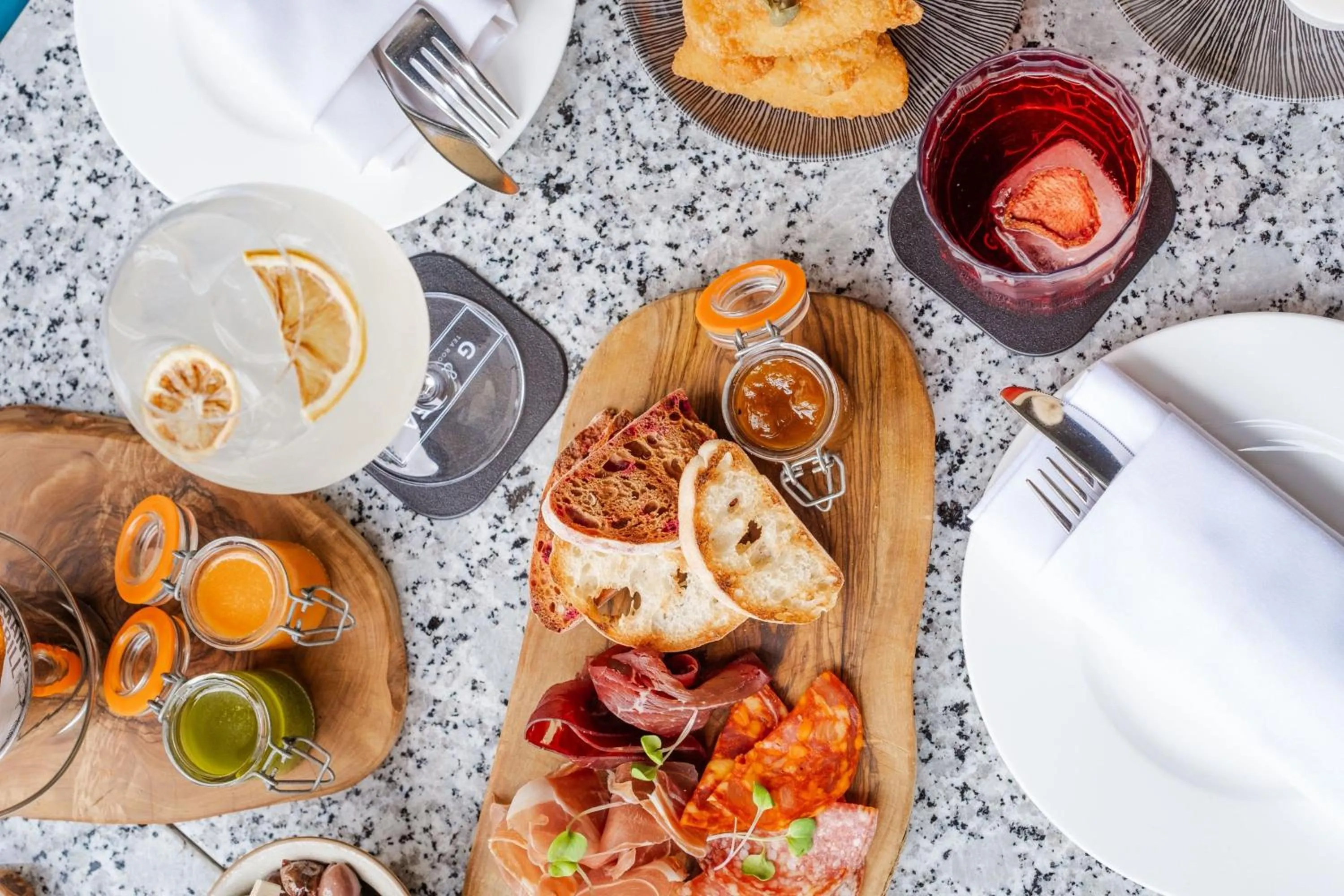 Restaurant/places to eat in Marriott Executive Apartments London, Canary Wharf