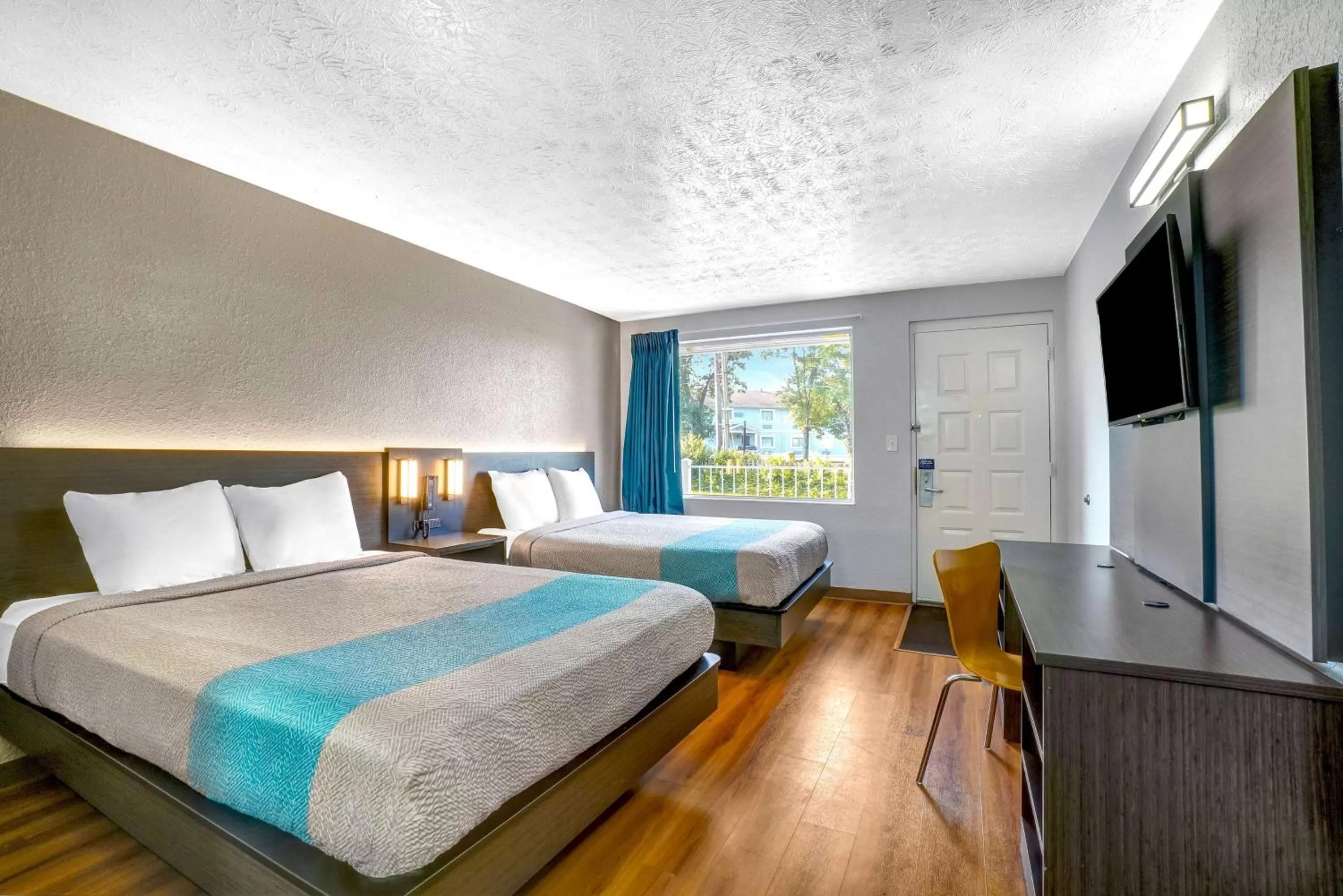 Photo of the whole room, Bed in Motel 6-Lexington, KY - East I-75