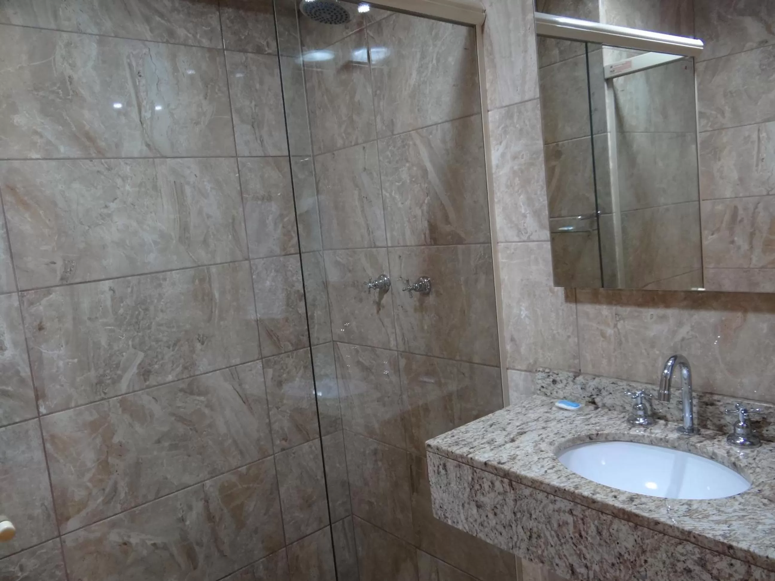 Bathroom in Hotel Almanara