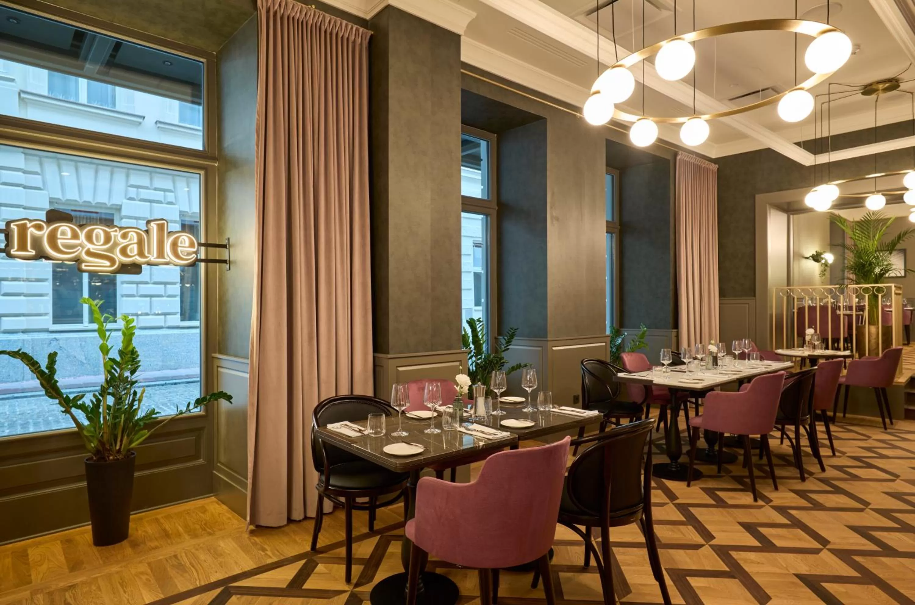 Restaurant/places to eat in Hotel Saski Krakow Curio Collection by Hilton