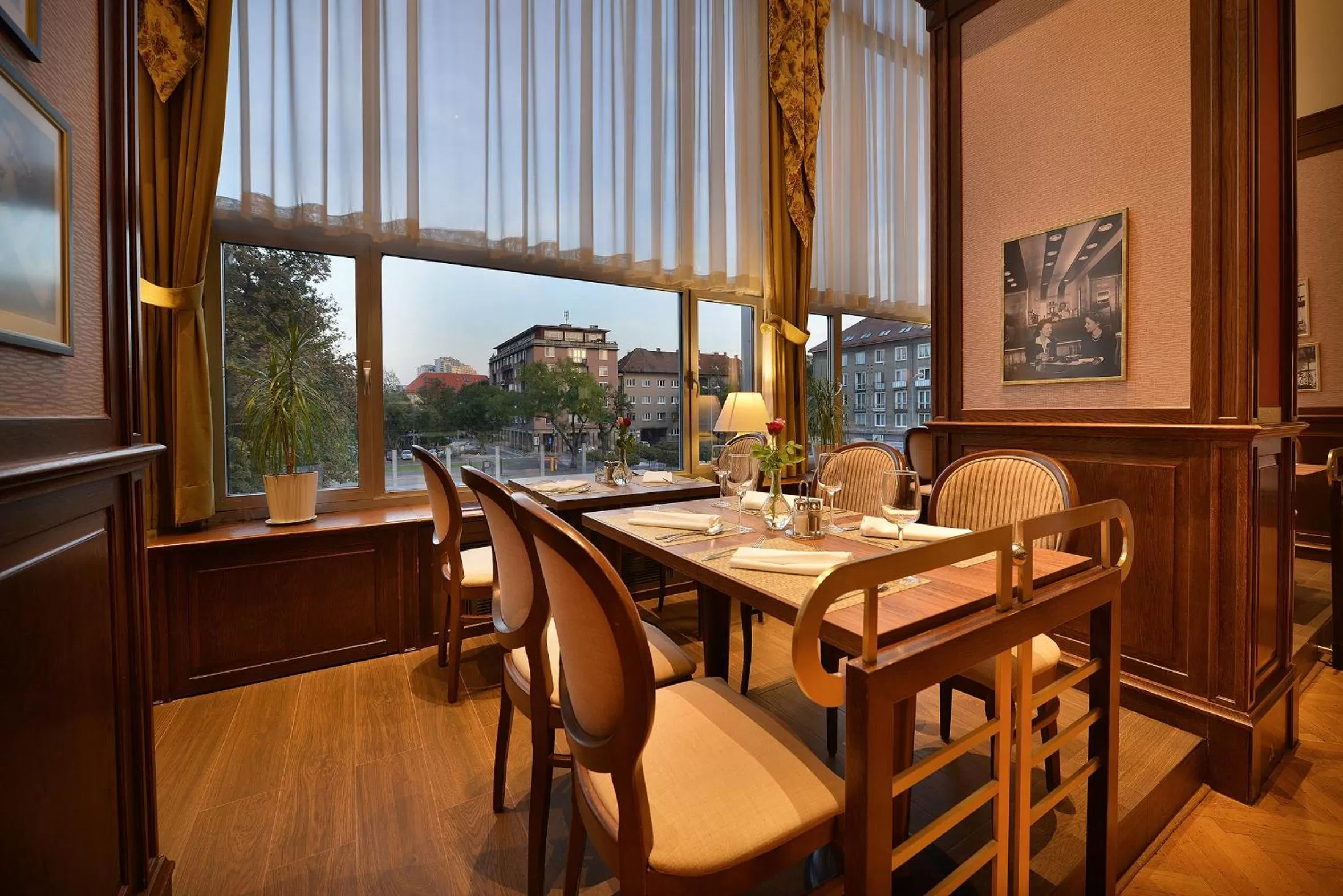 Restaurant/places to eat in Apollo Hotel Bratislava