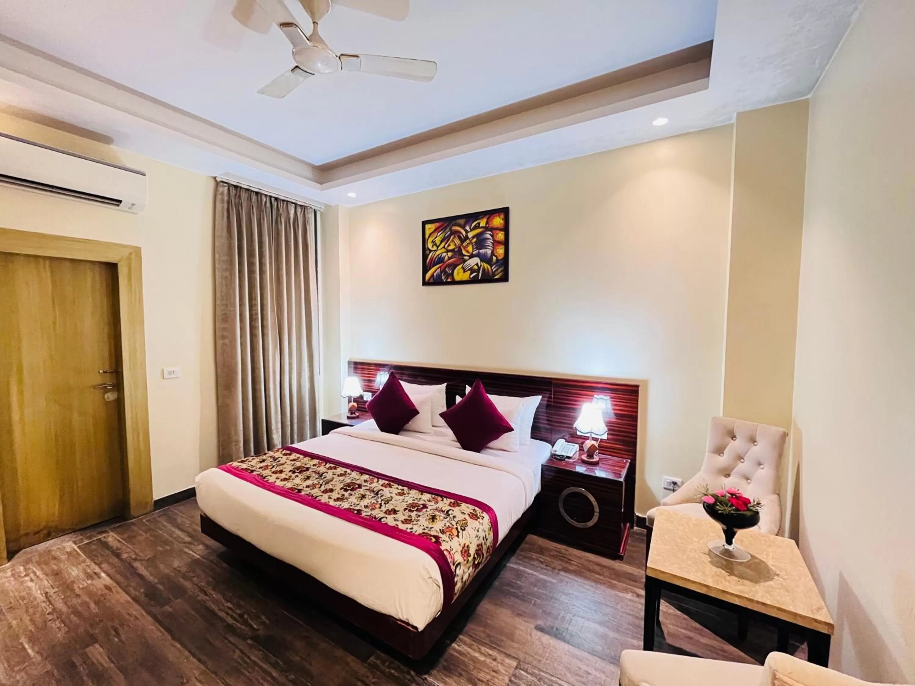 Bed in Hotel Banz near Delhi Airport