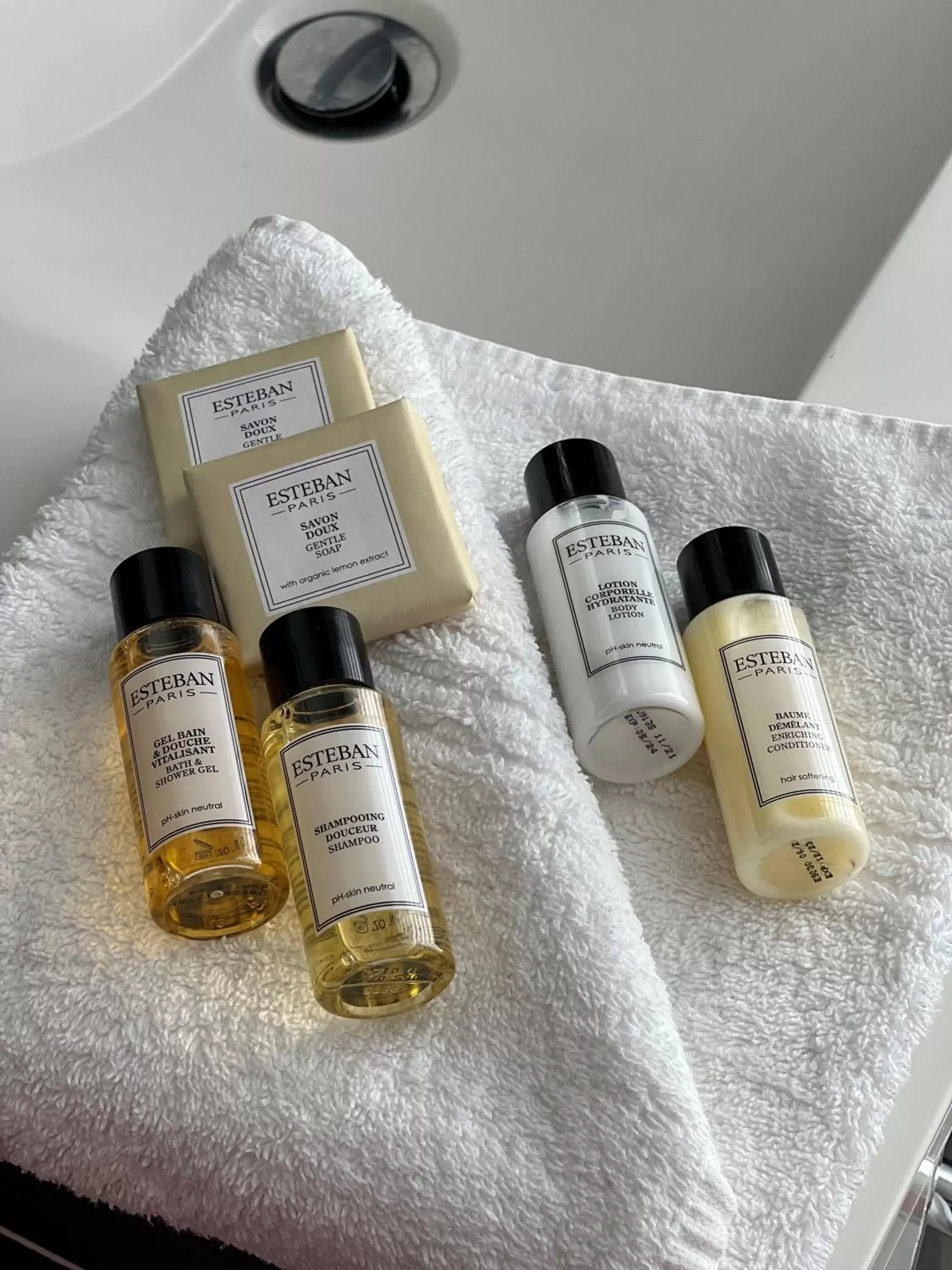 Superior Double Room in Moris Grands Boulevards Superior Double Room in Moris Grands Boulevards