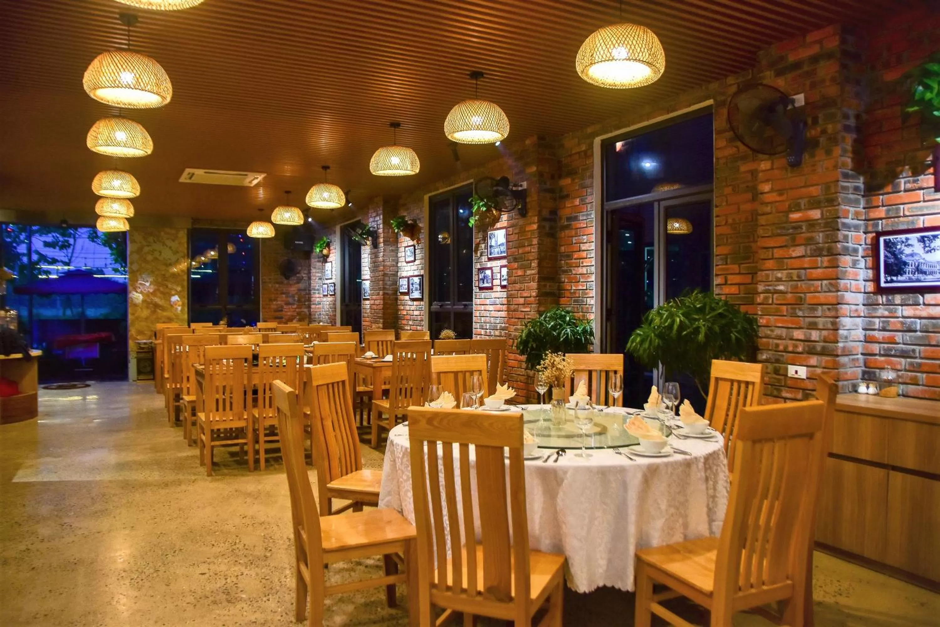 Restaurant/Places to Eat in Cozynibi Hotel