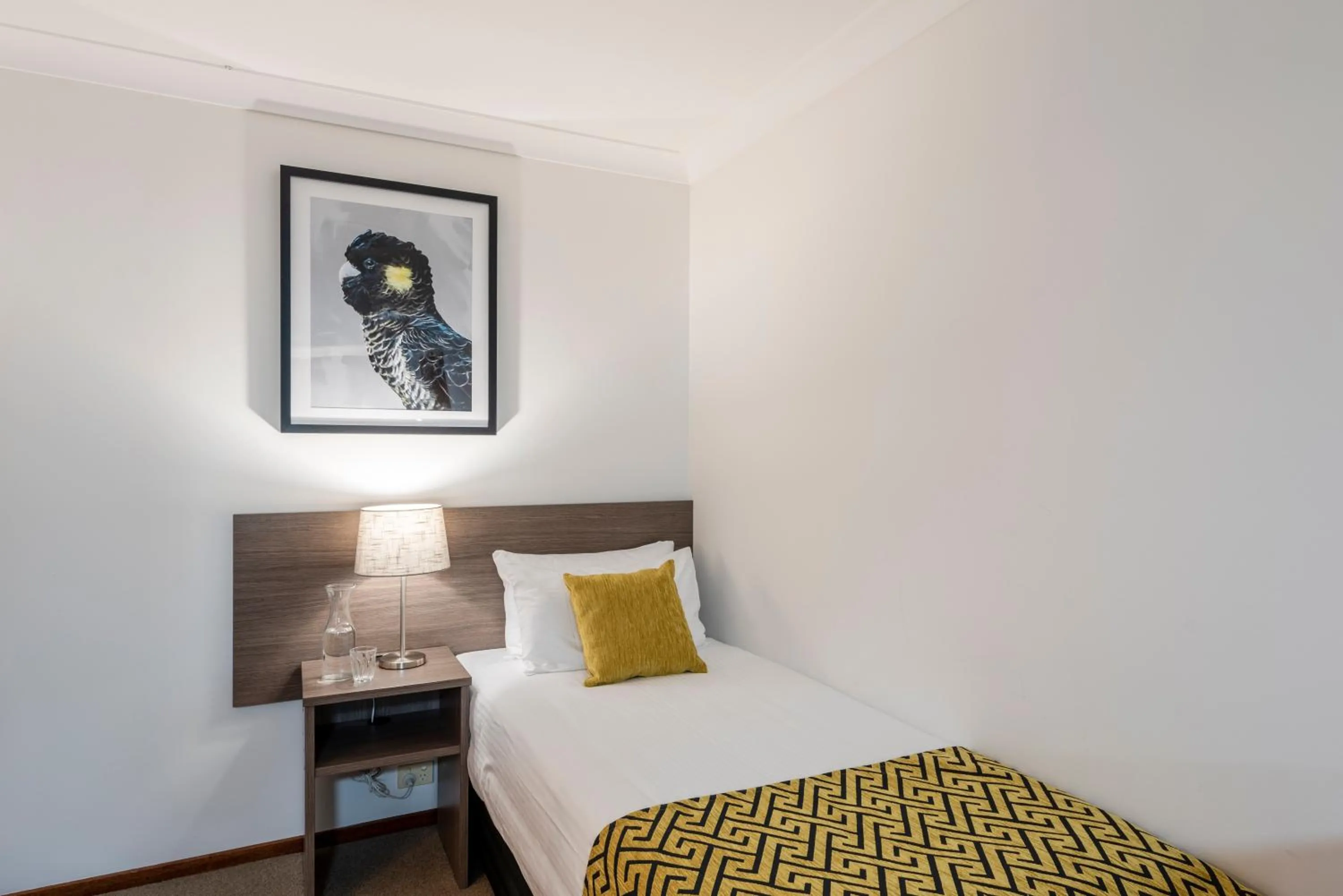 Bed in Best Western Plus Ambassador Orange