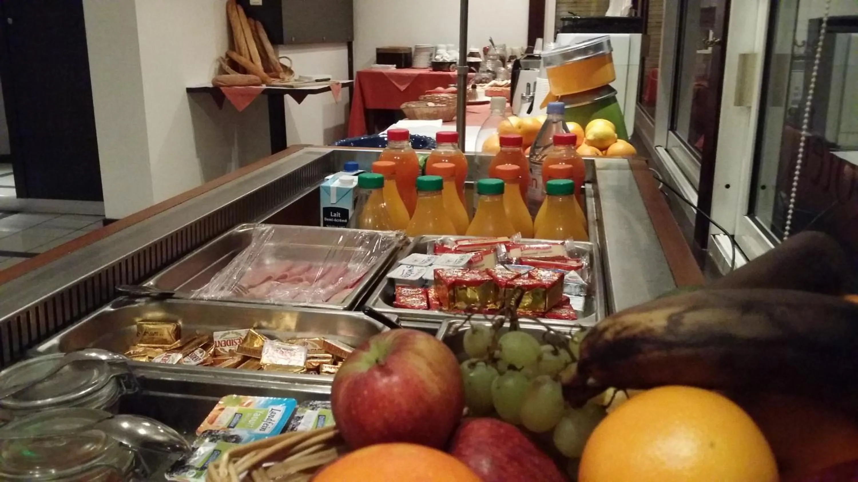 Dining area, Food in Hotel Restaurant L'Escale