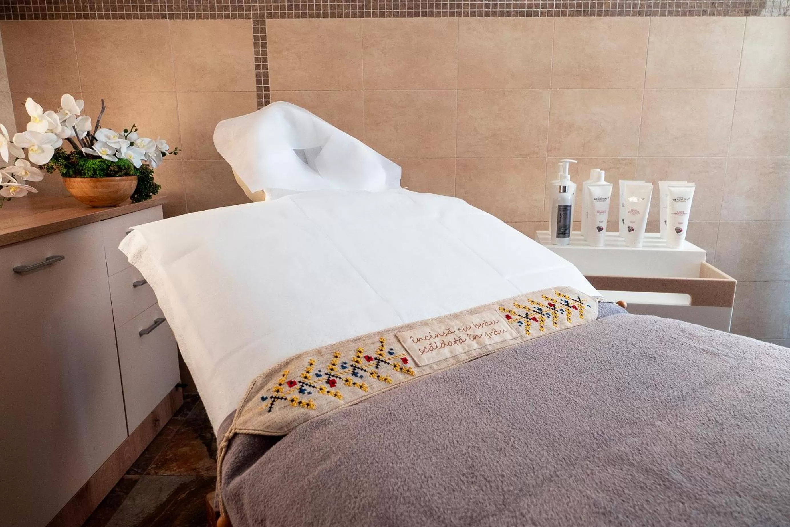 Massage, Bed in Hotel TISA