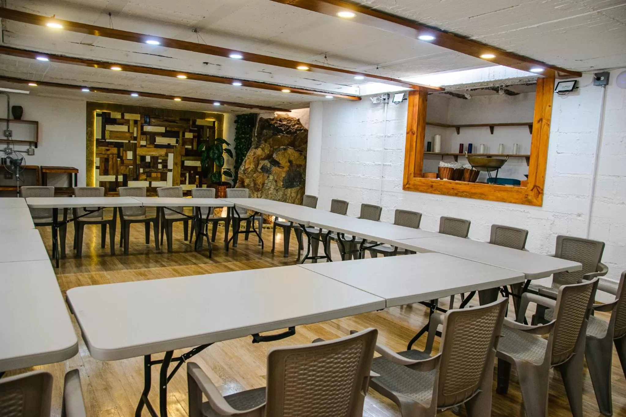 Meeting/conference room in El Despertar Hotel