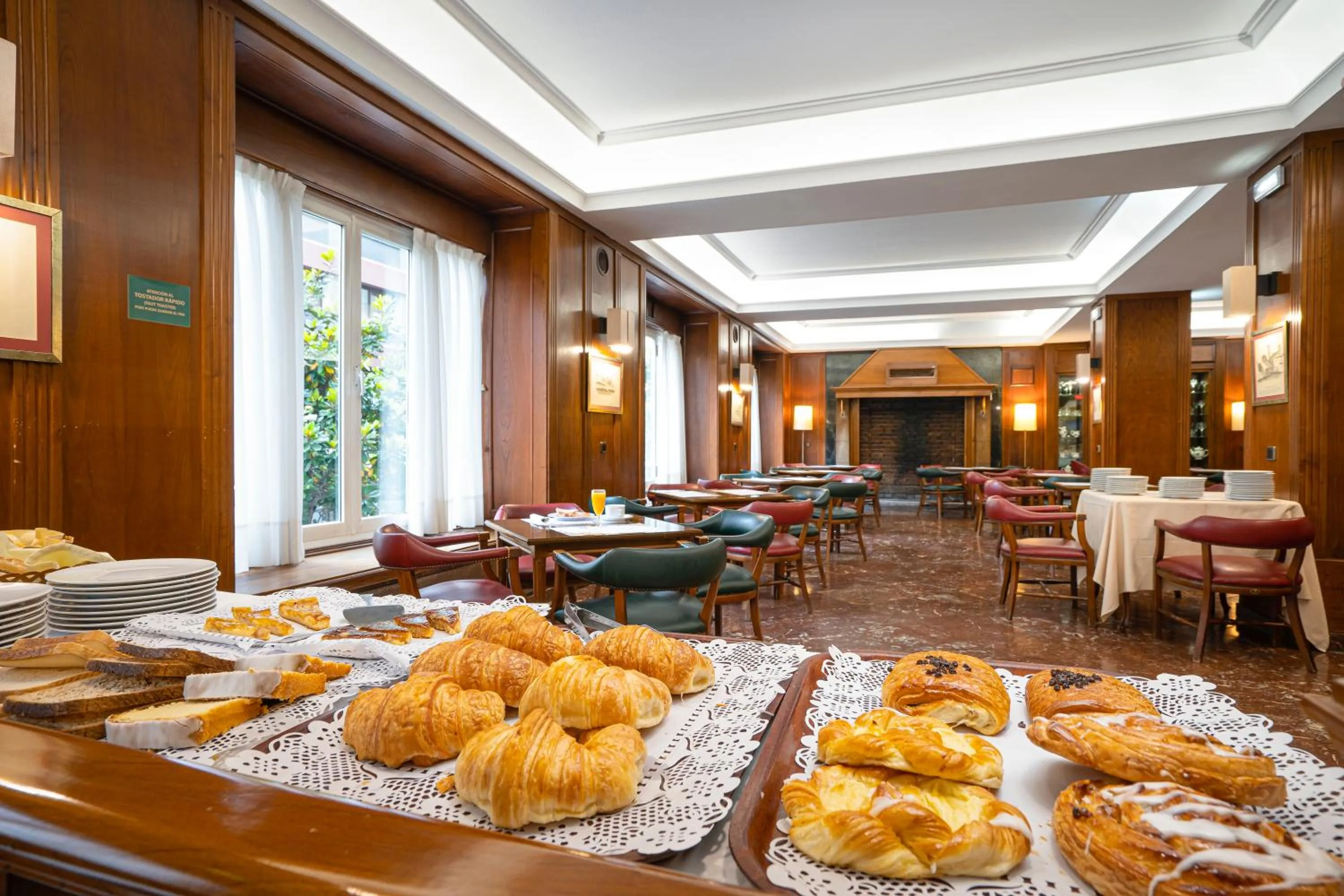 Breakfast in Hotel Hernán Cortés