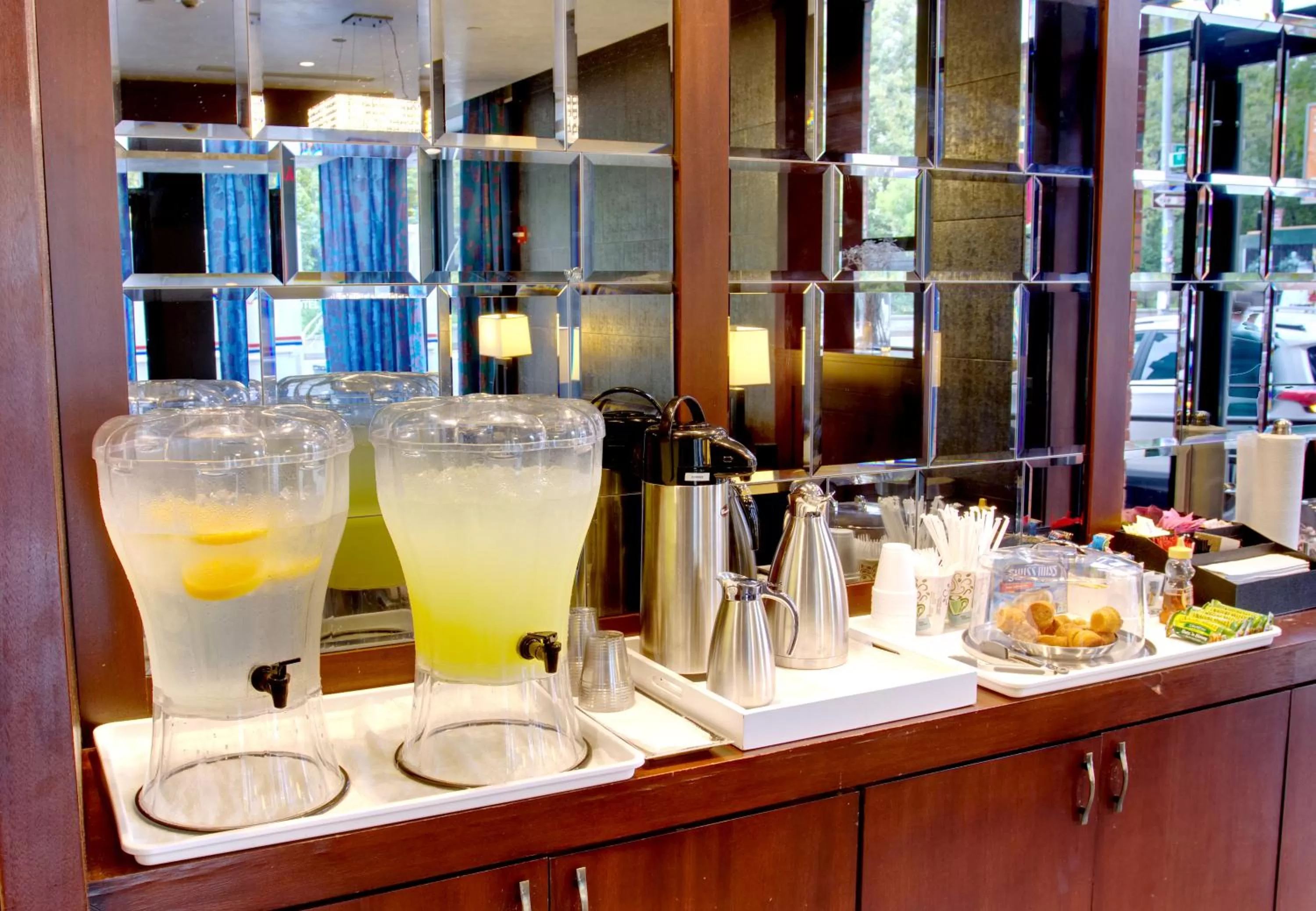 Coffee/tea facilities in The Ridge