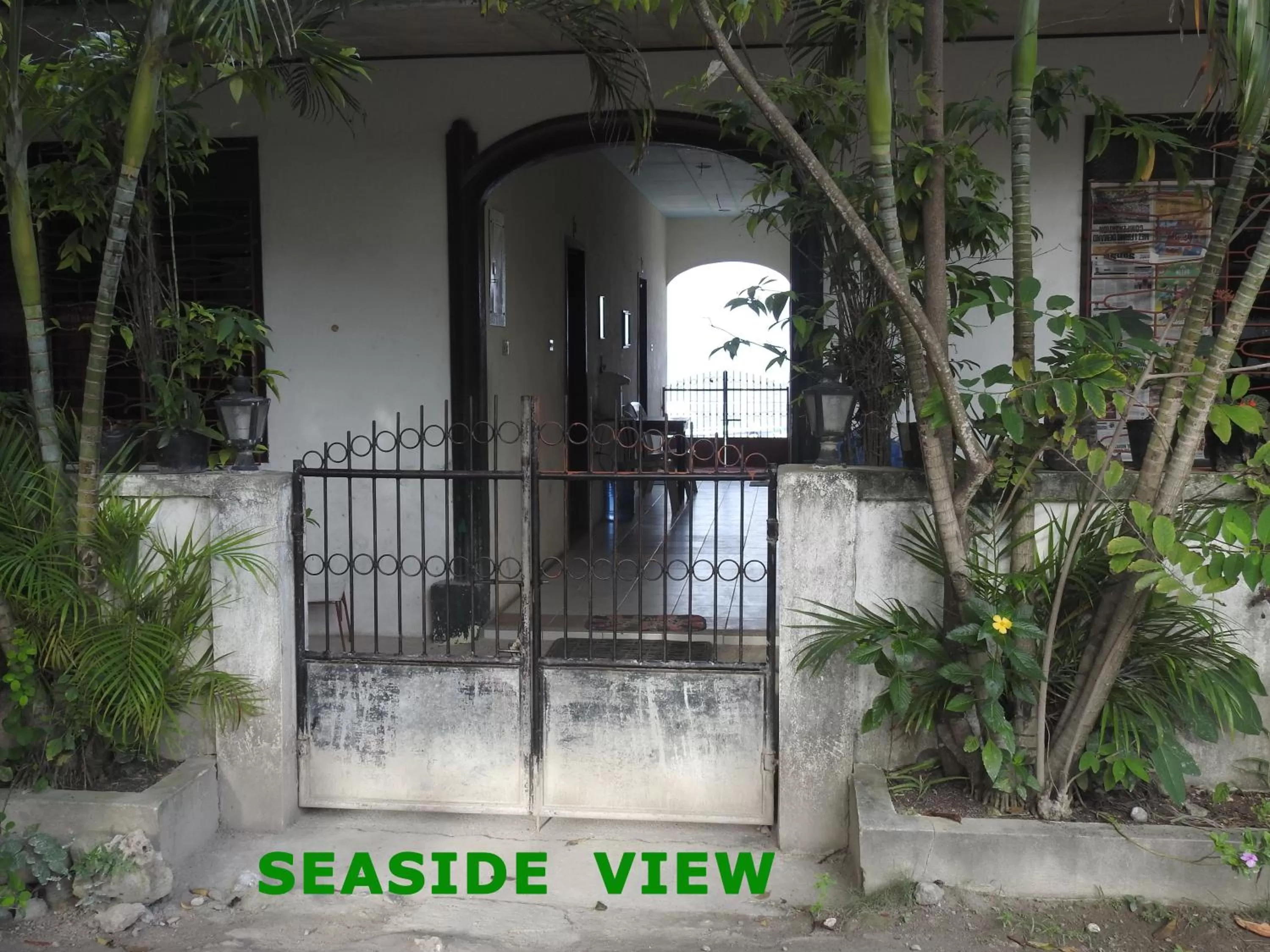 Facade/entrance in Pacifico Seaside Lodge