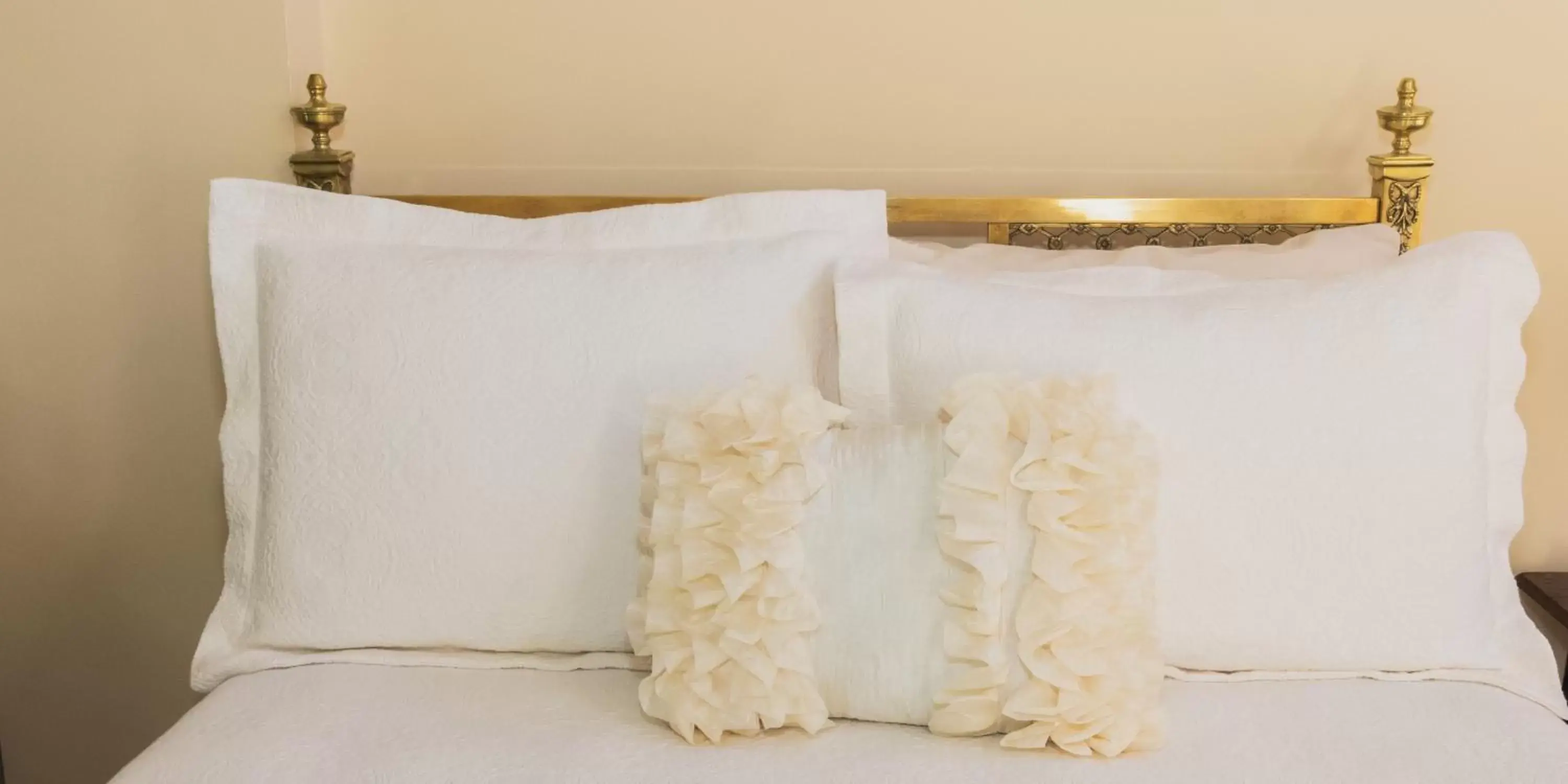 Double Room with Shared Bathroom in Teller House Double Room with Shared Bathroom in Teller House