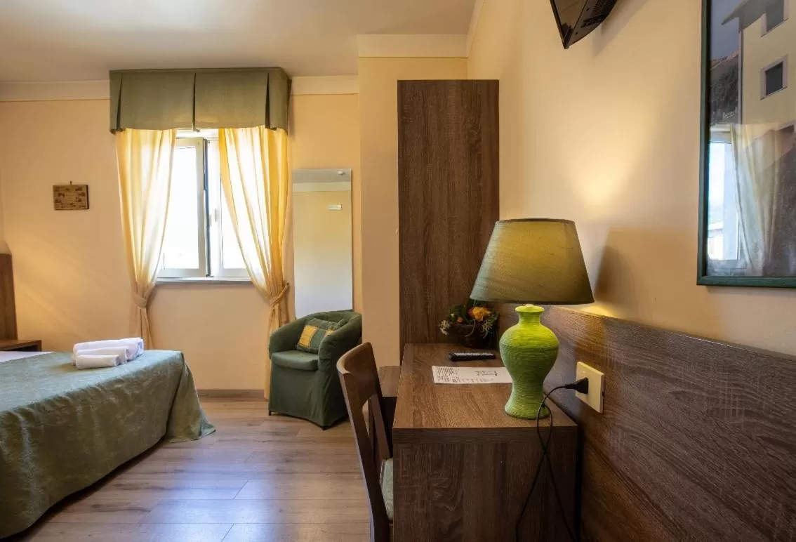 Bed in Hotel La Tavola Rotonda