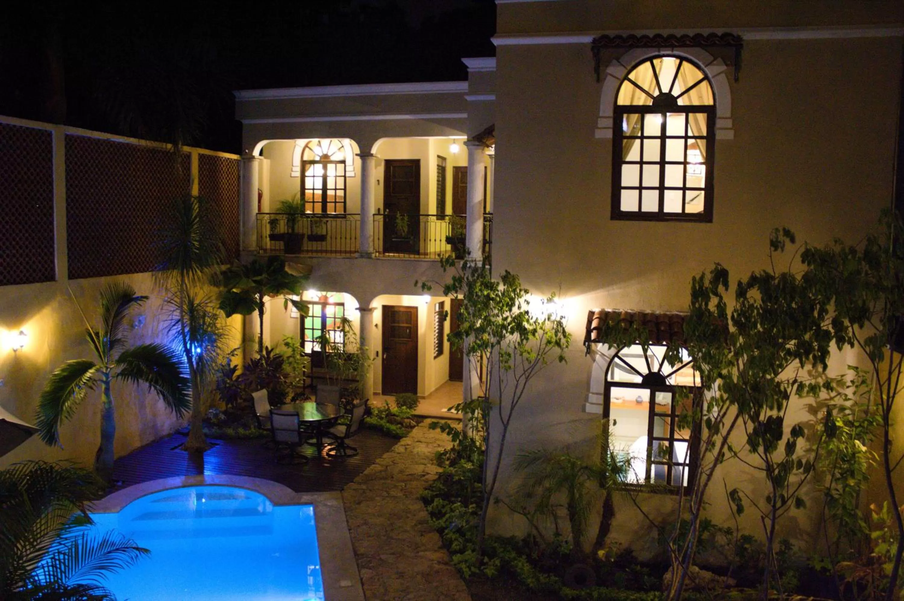 Night in Hotel Marionetas