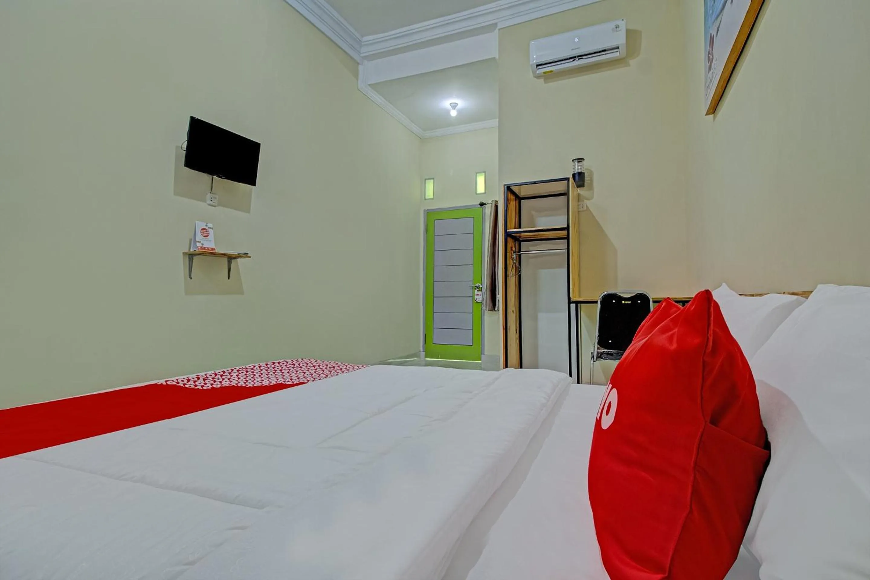 Bedroom, Bed in OYO 3774 Orchid 37 Syariah Guest House