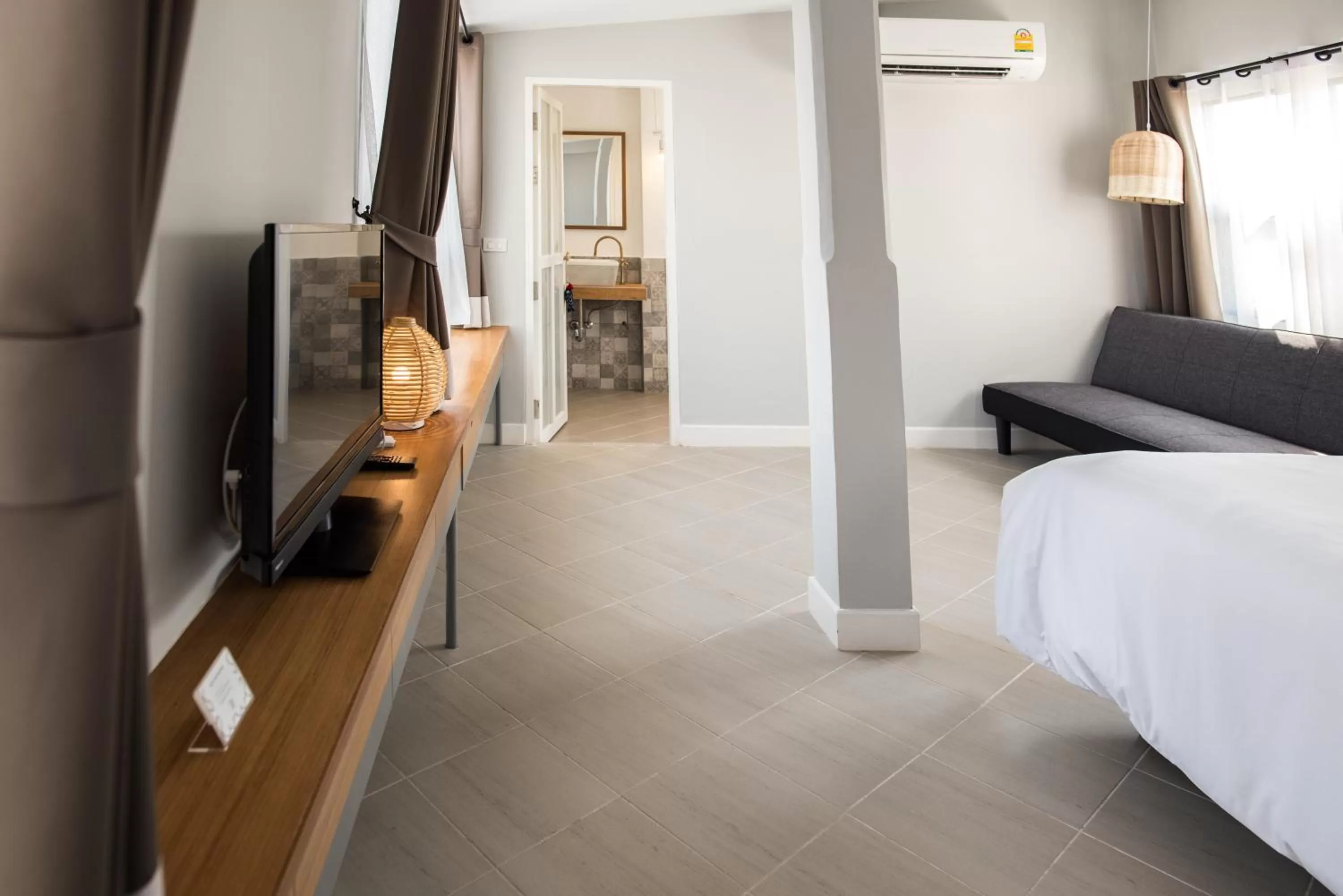 Day, Bed in Thapae Happy House