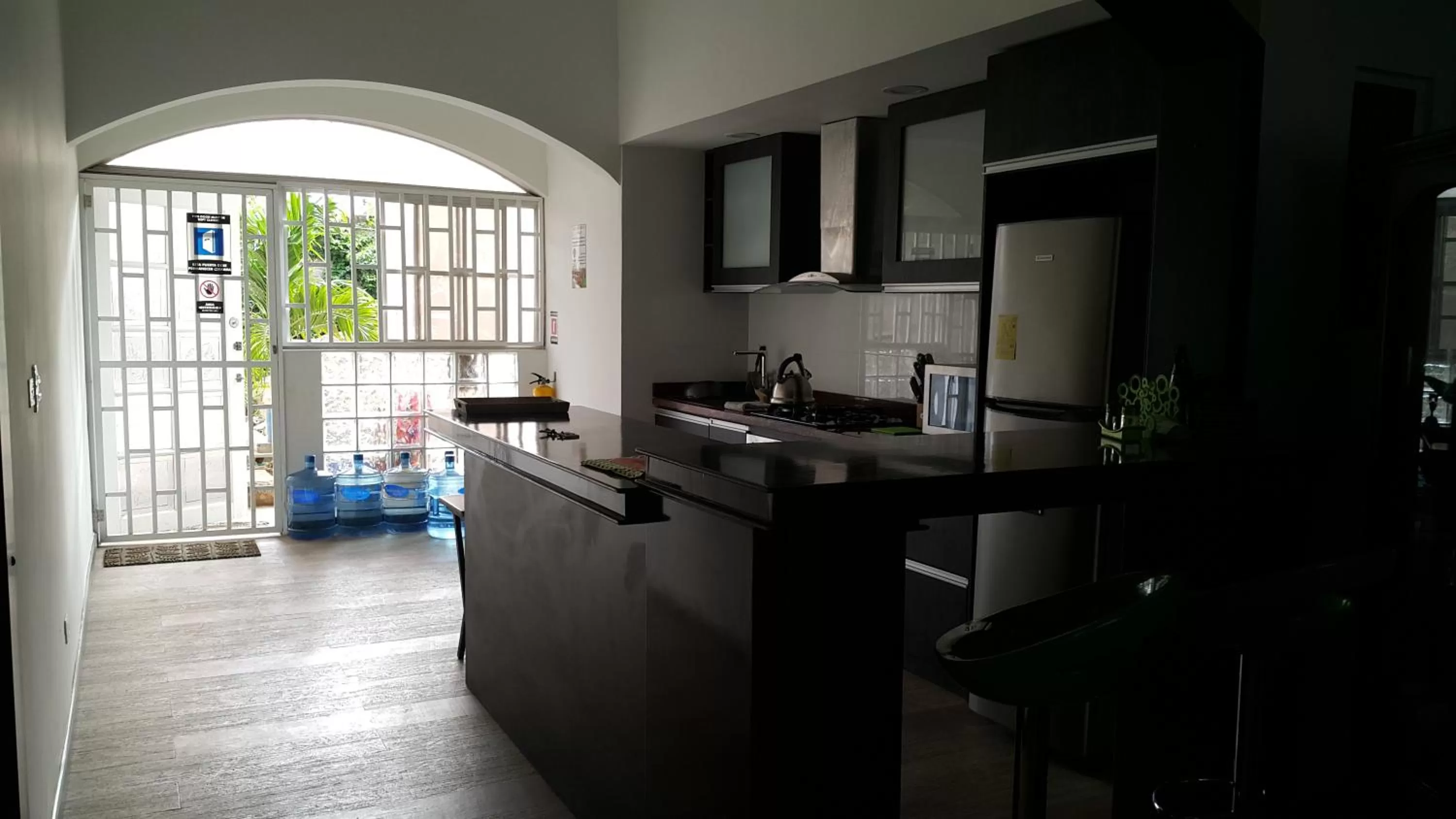 Dining area, Kitchen/Kitchenette in Hospedaje Solymar Sarie Bay