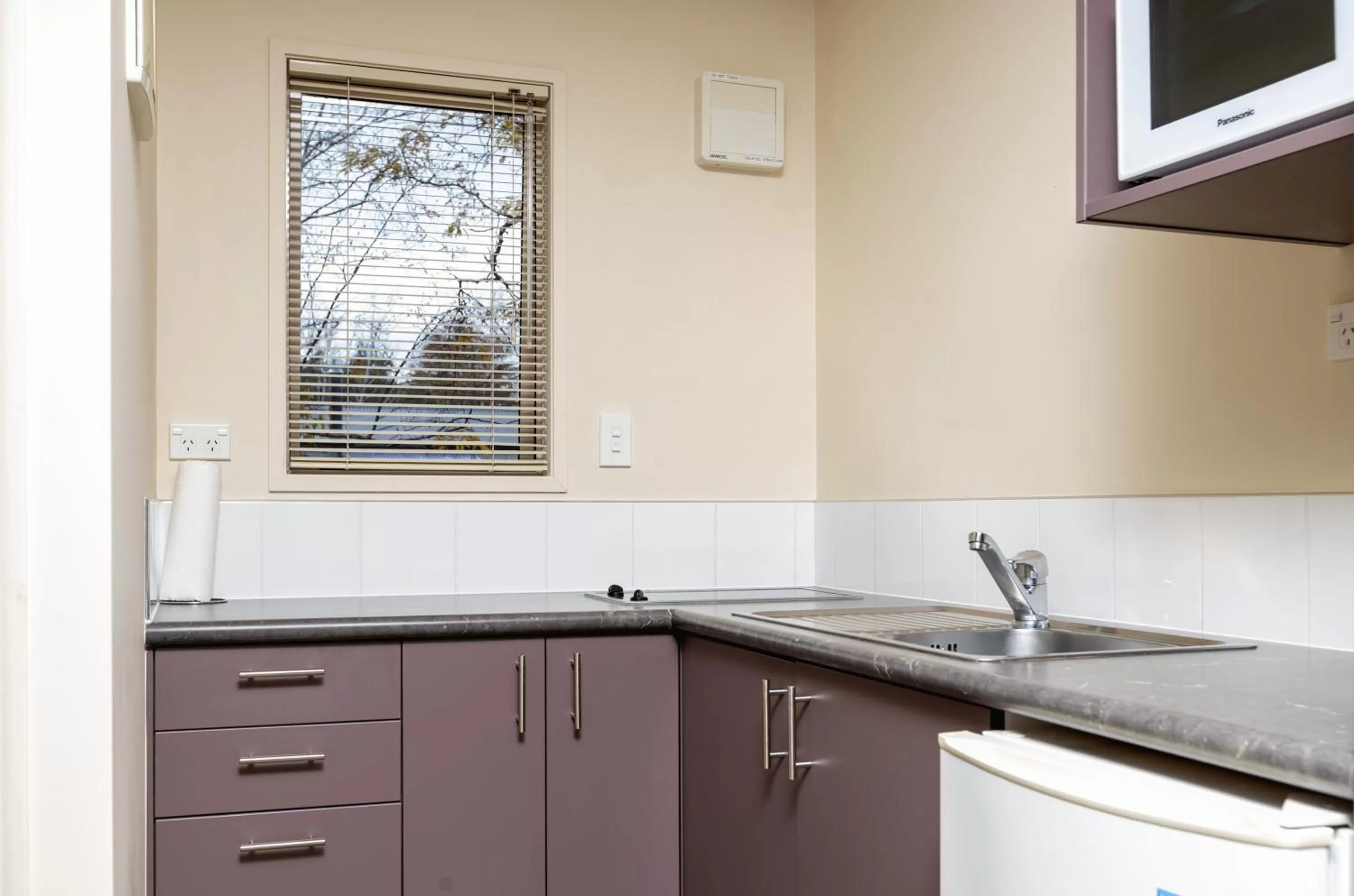 Kitchen or kitchenette, Kitchen/Kitchenette in BK's Chardonnay Motor Lodge