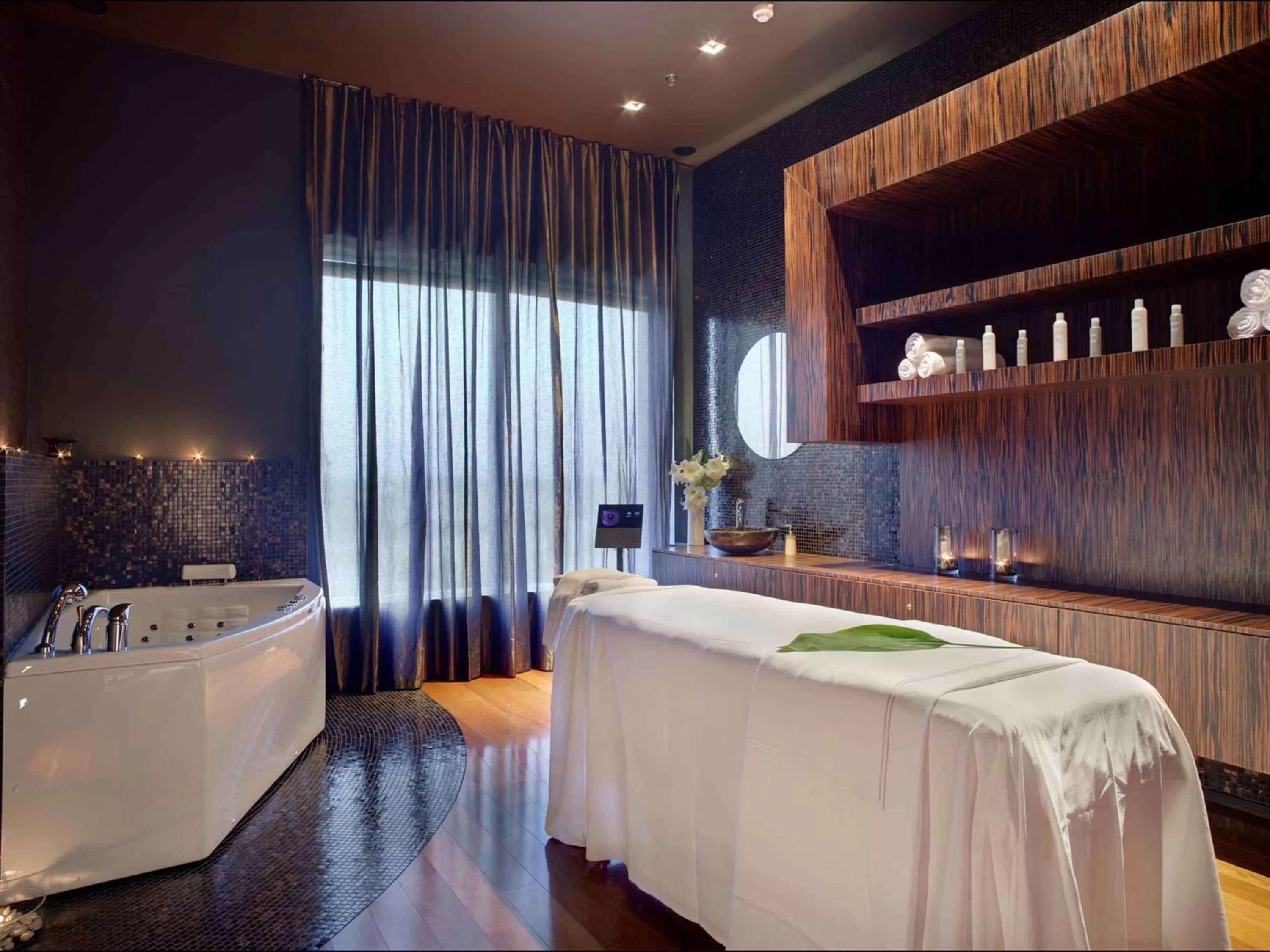 Spa and wellness centre/facilities, Bed in Swissotel Tallinn