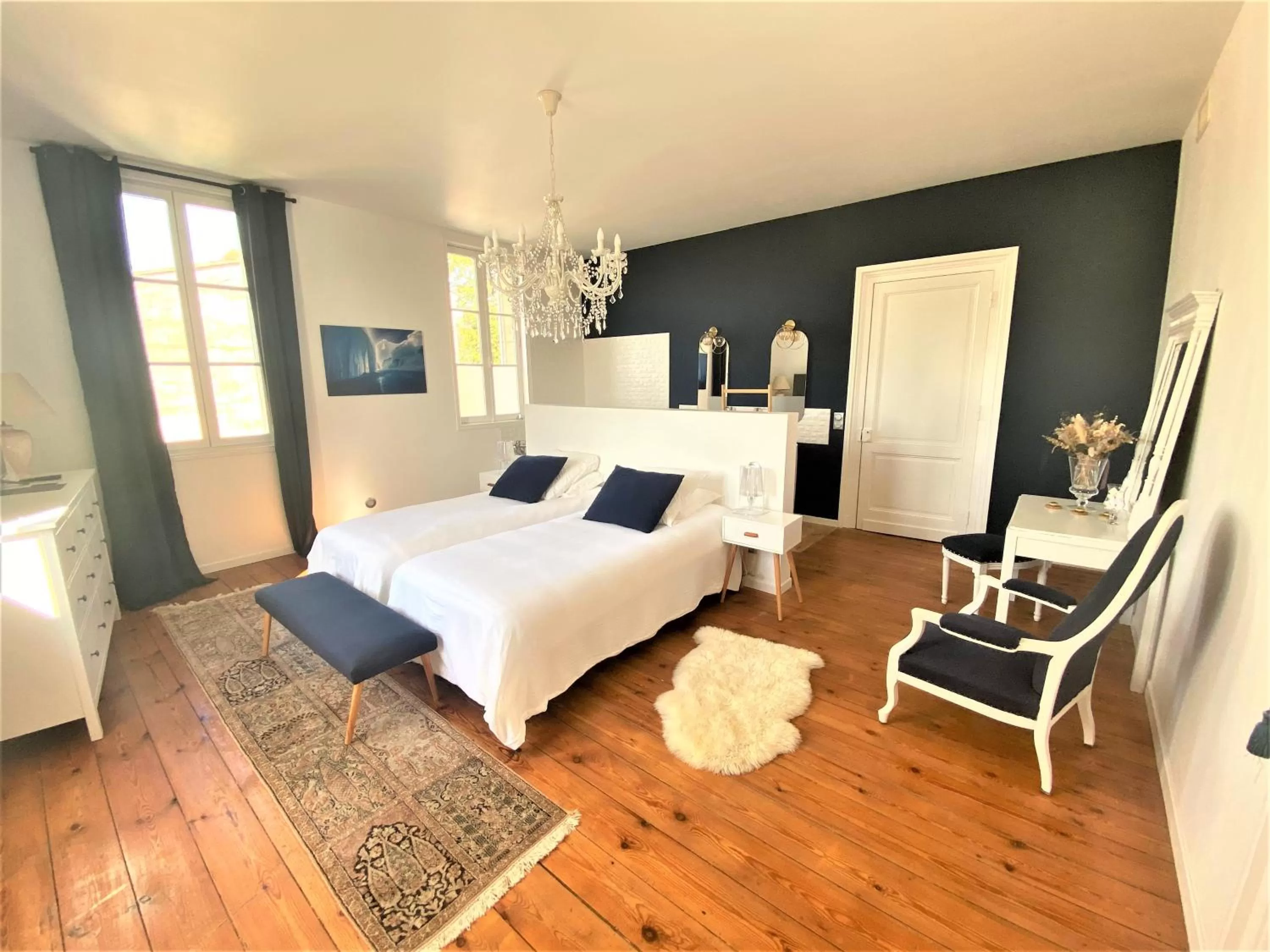 Photo of the whole room in La Maison de Milie