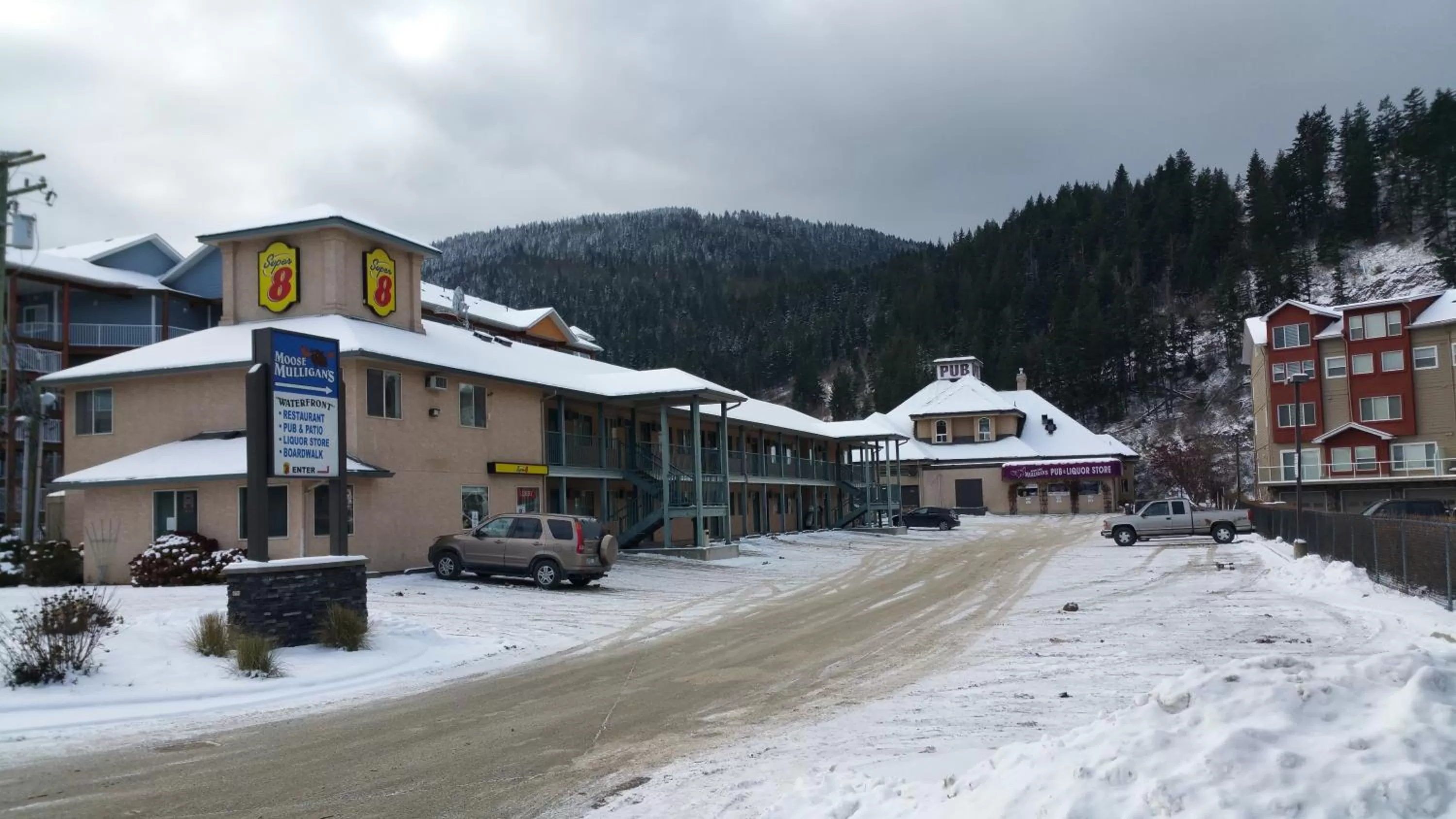 Property building in Super 8 by Wyndham Sicamous