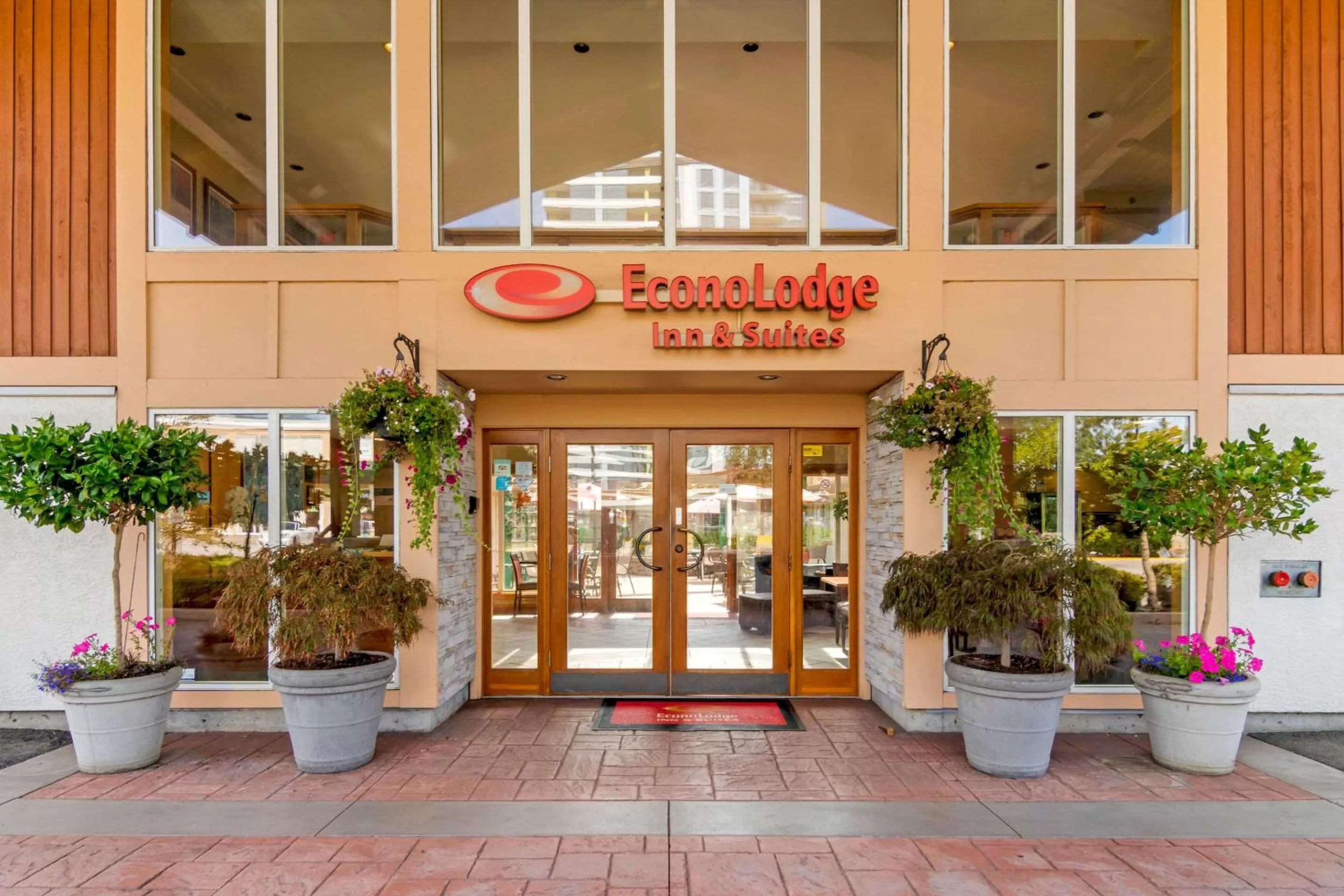 Property building in Econo Lodge Inn & Suites