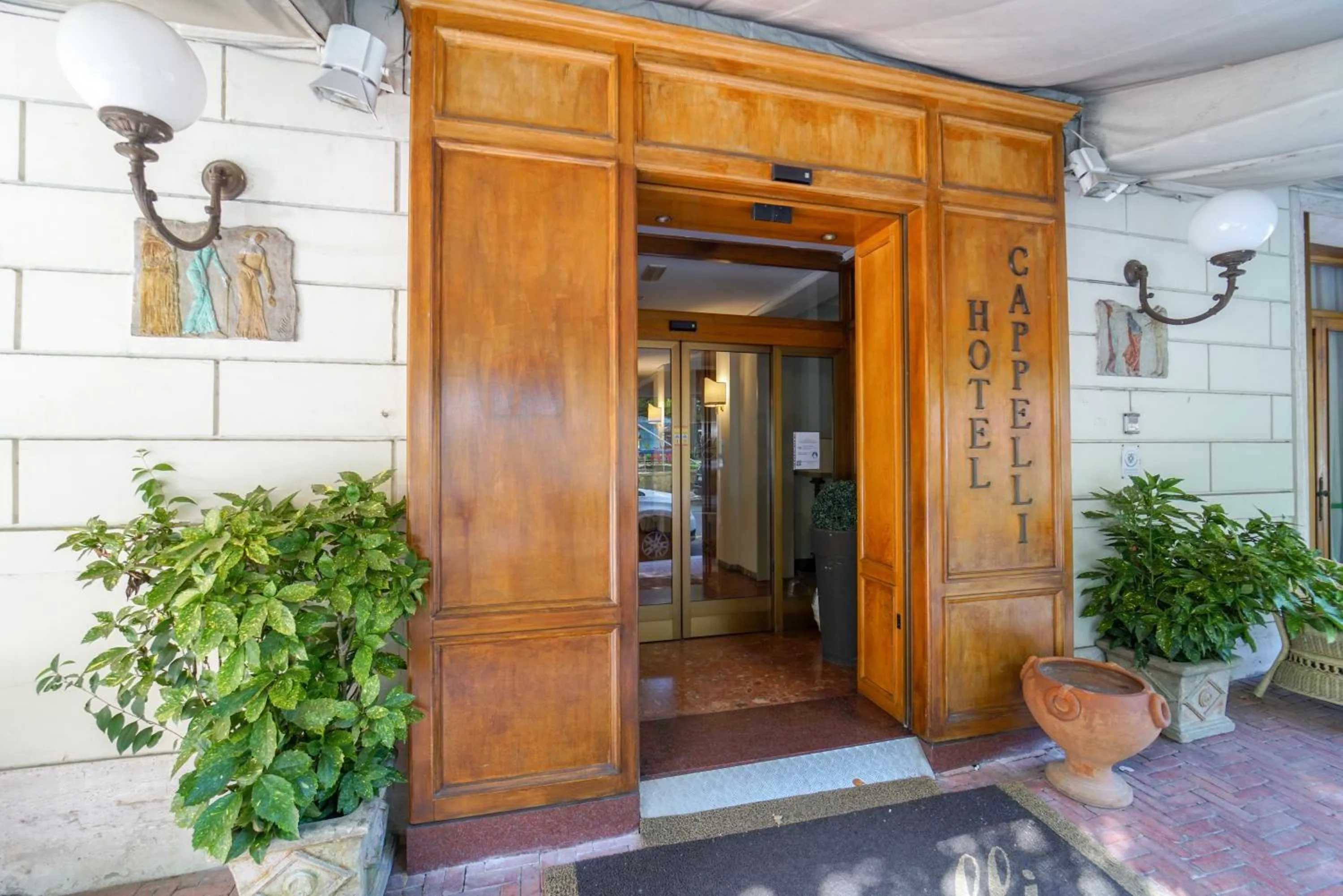 Facade/entrance in HG Hotel Cappelli