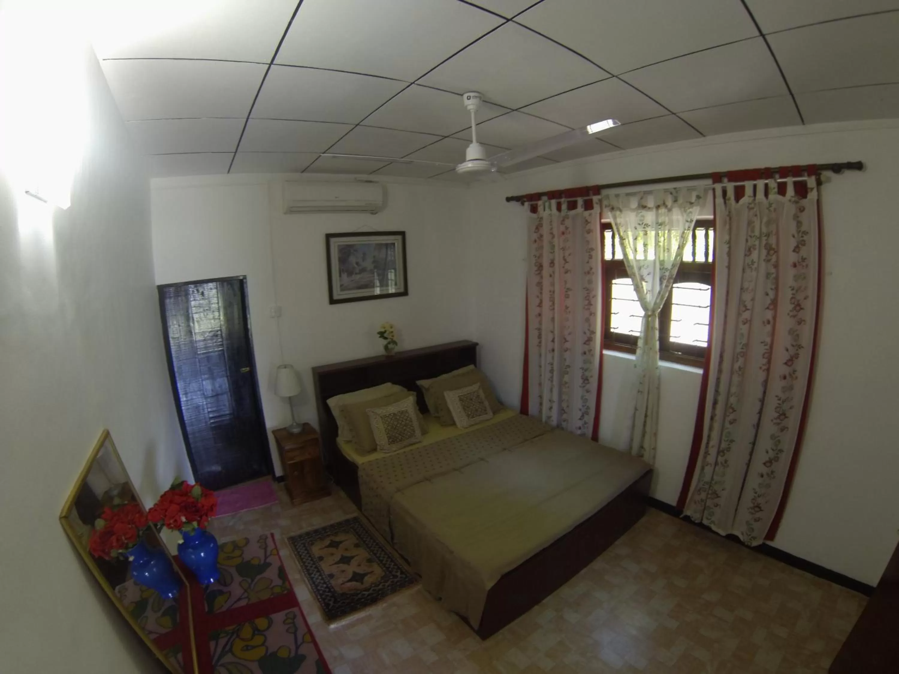 Bed, Seating Area in Jumera Villa Mirissa