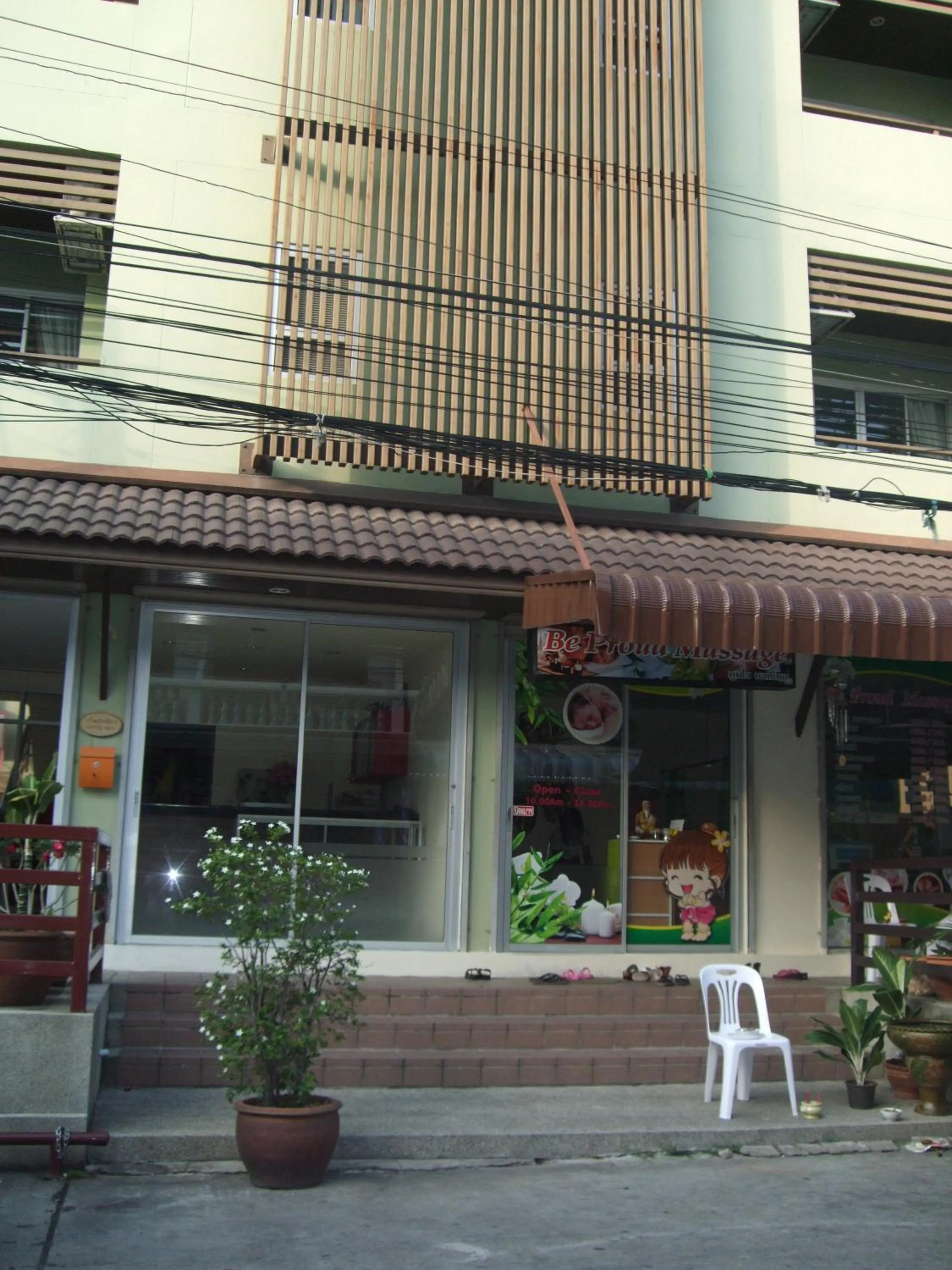 Facade/entrance in Baan Kittima