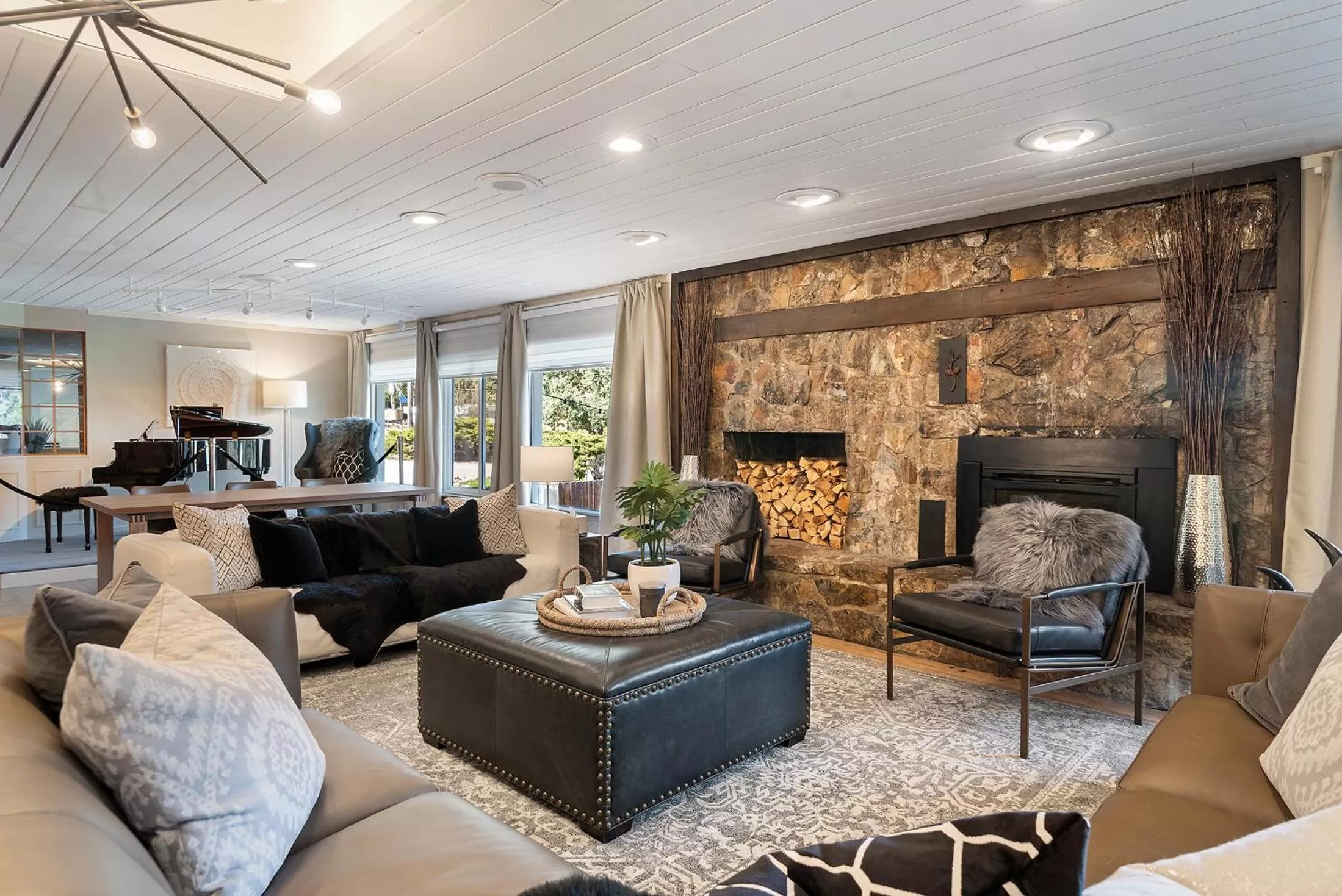 Lounge or bar in Black Forest Inn Bed & Breakfast