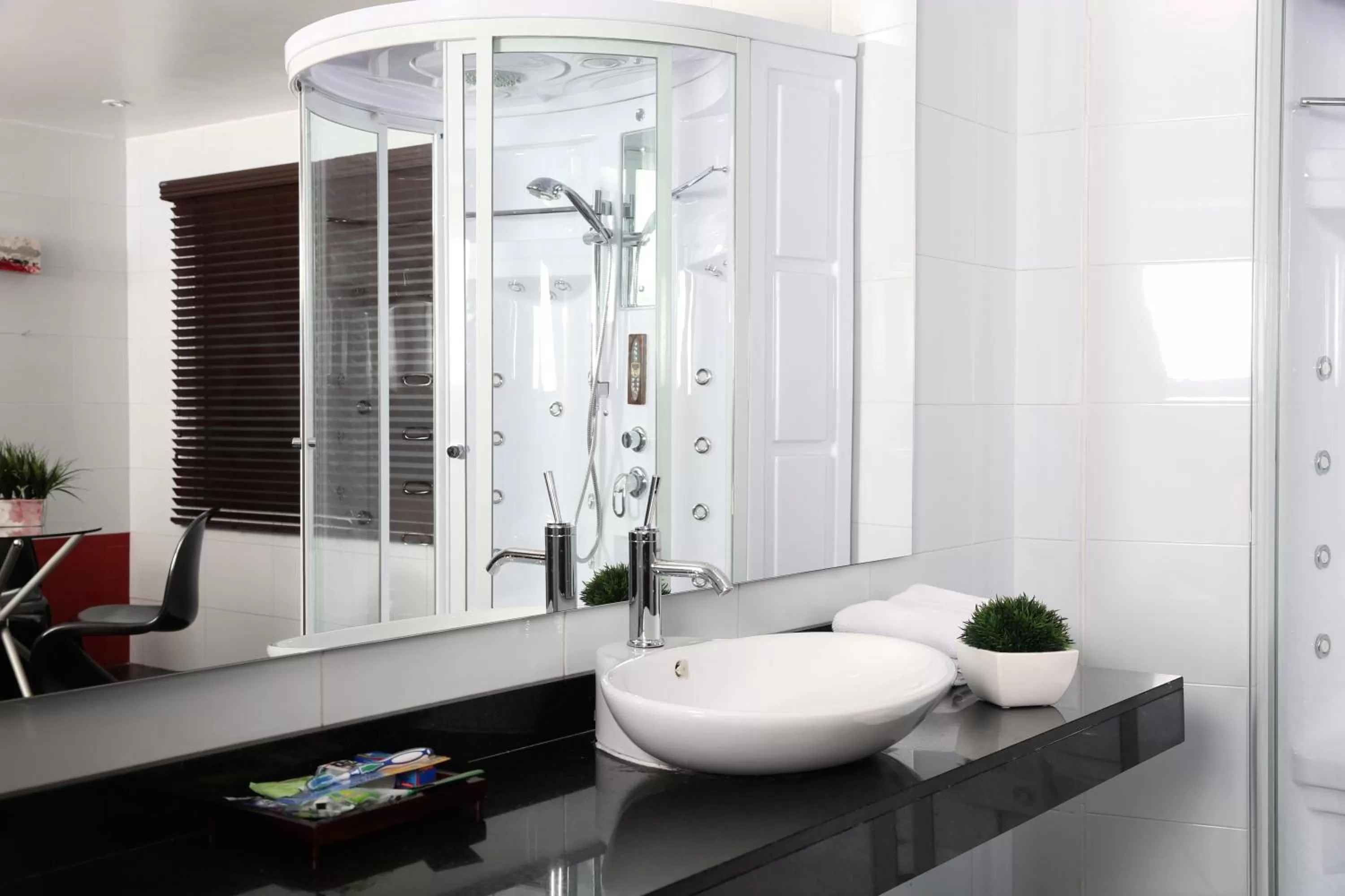 Bathroom in Hotel Suites 108