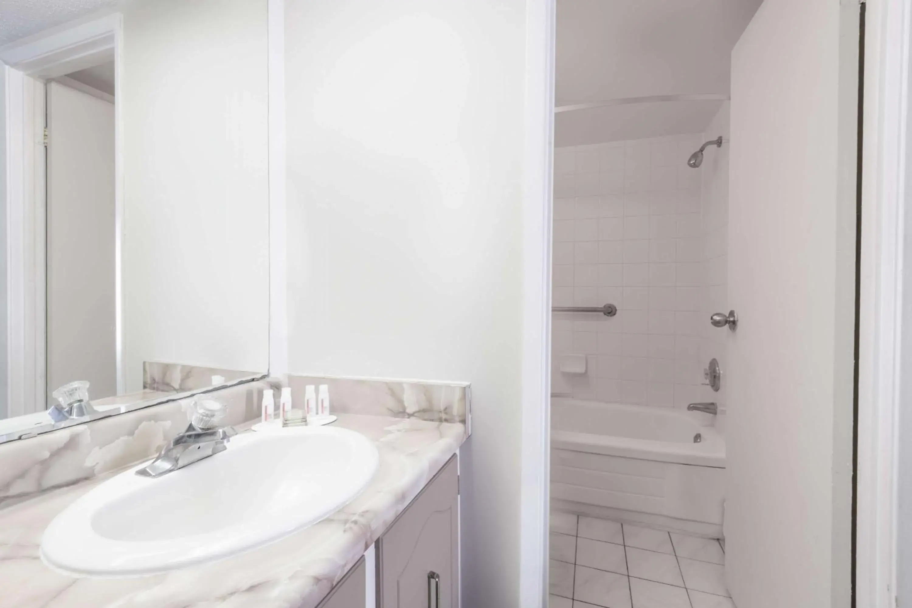 Two-Bedroom Queen Suite - Non-Smoking in Super 8 by Wyndham Guelph Two-Bedroom Queen Suite - Non-Smoking in Super 8 by Wyndham Guelph