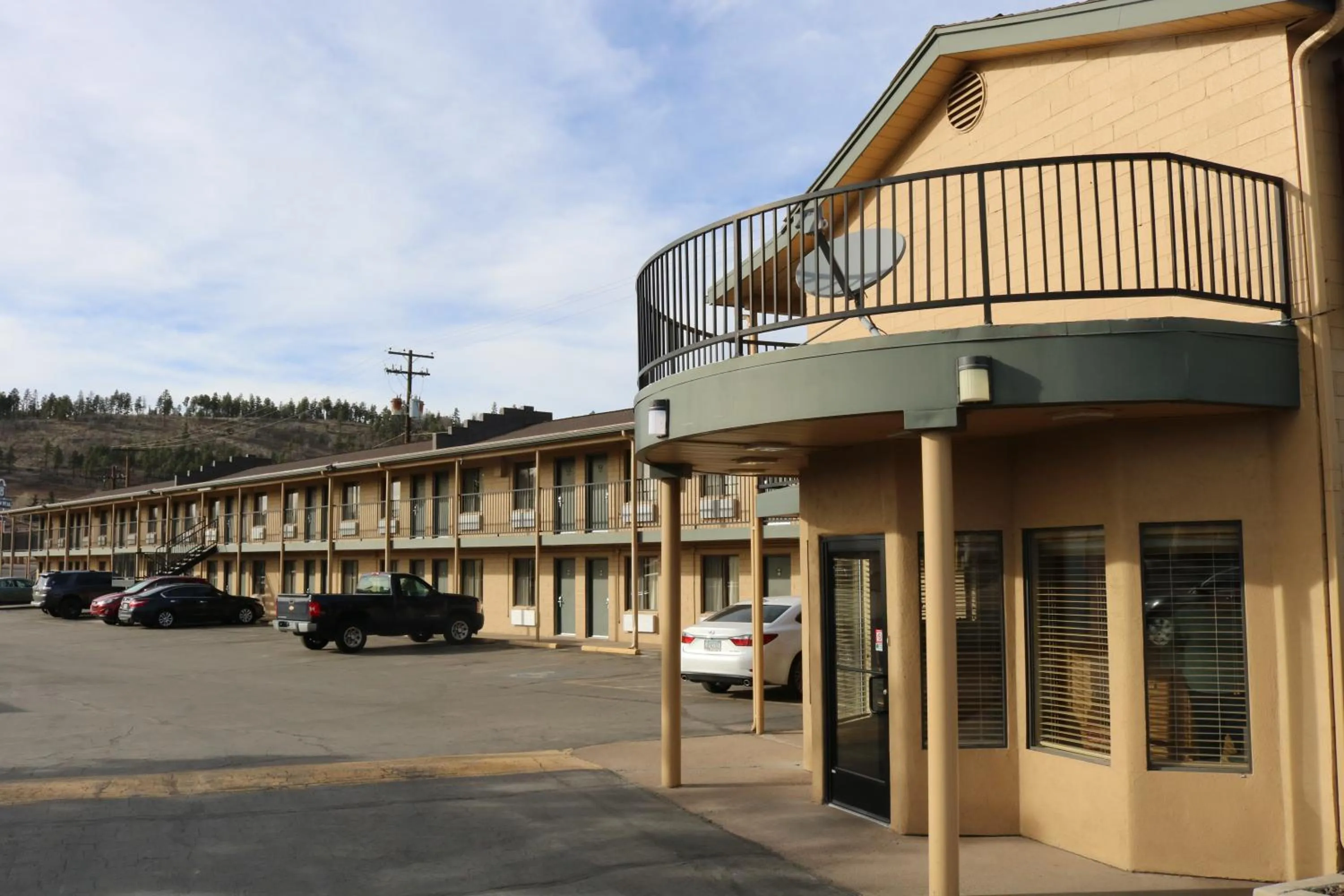 Property building in Budget Inn Flagstaff