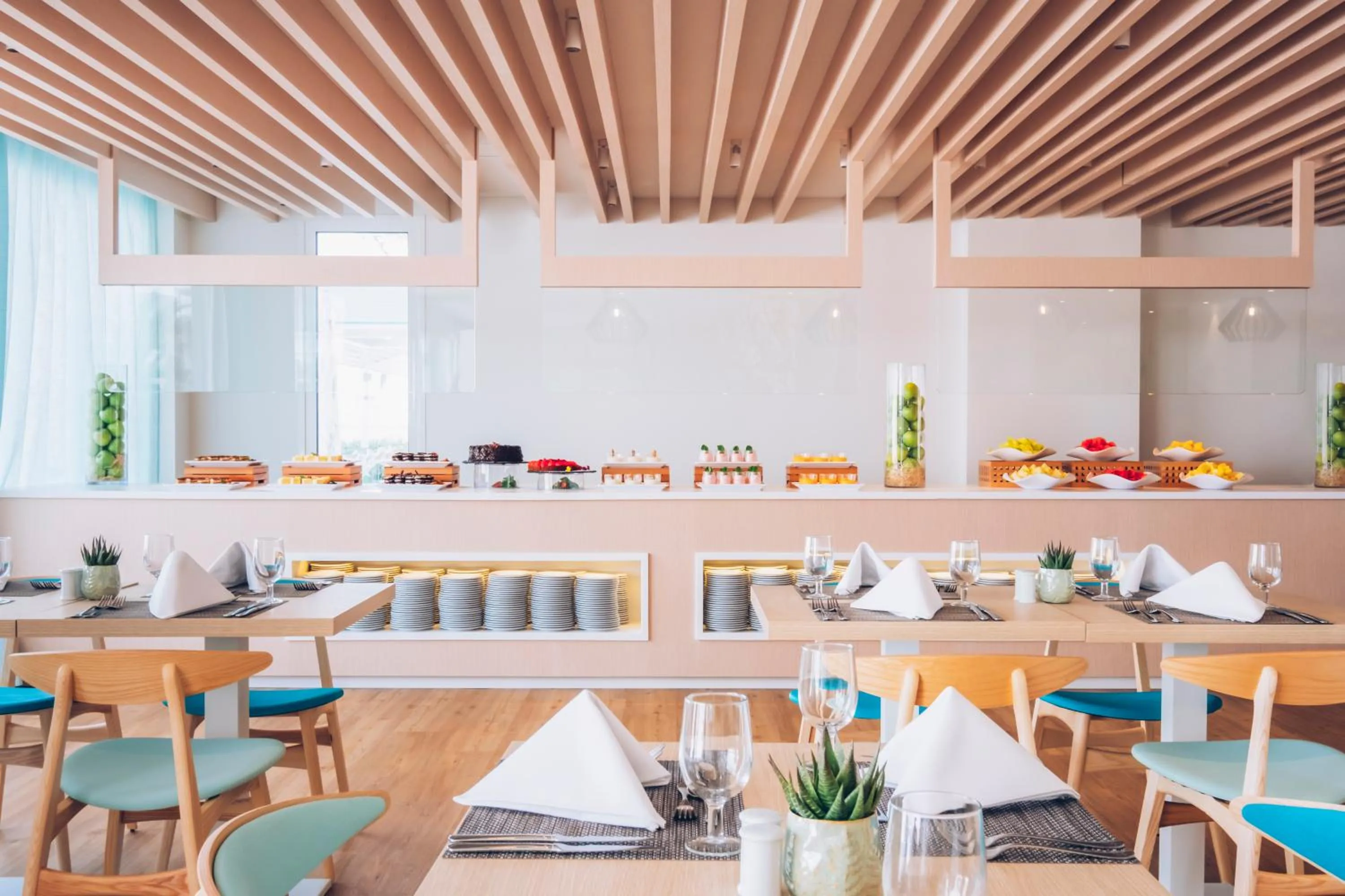 Restaurant/places to eat in Iberostar Waves Alcudia Park