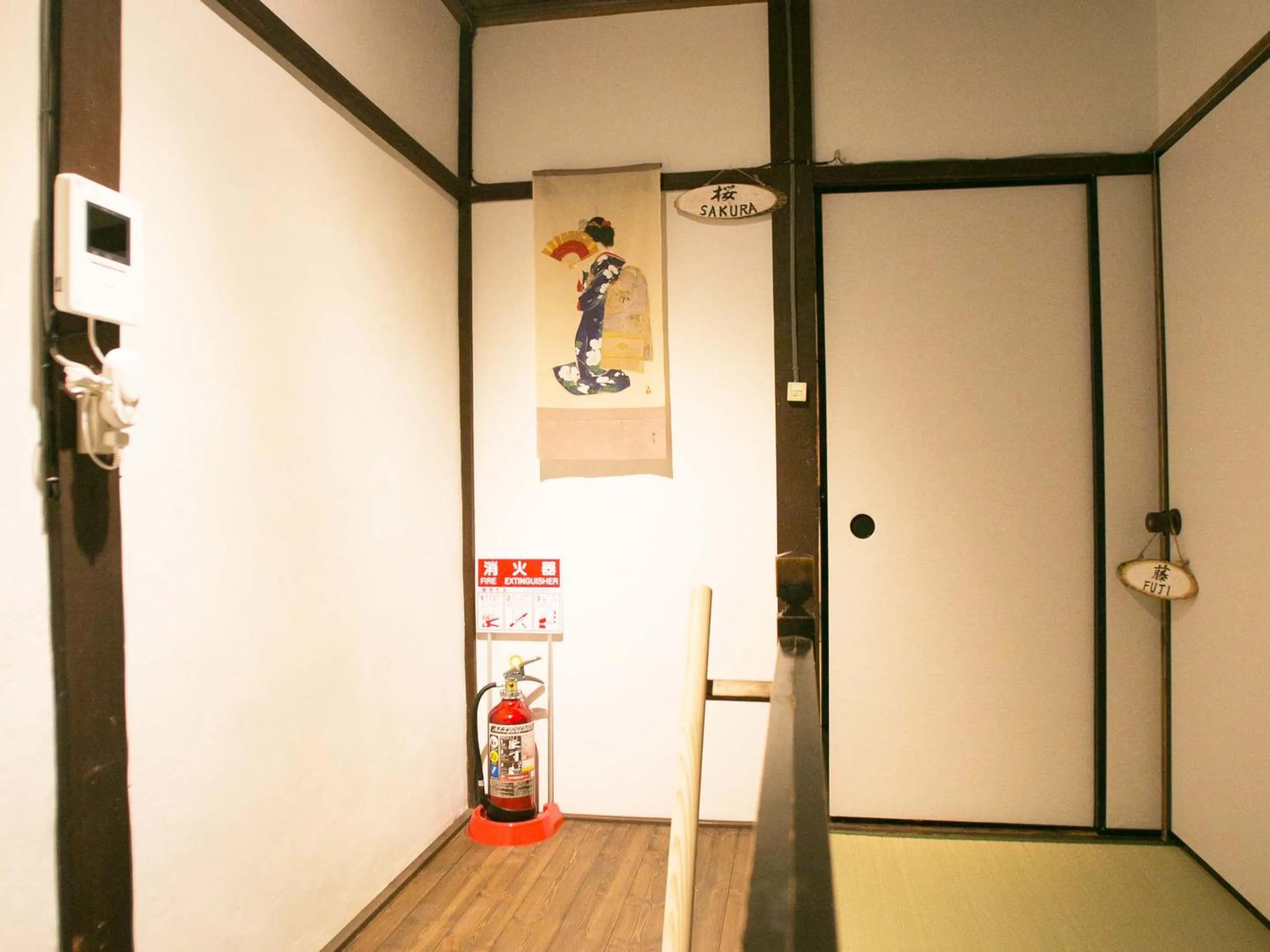 Area and facilities in Guesthouse HANA Nishijin