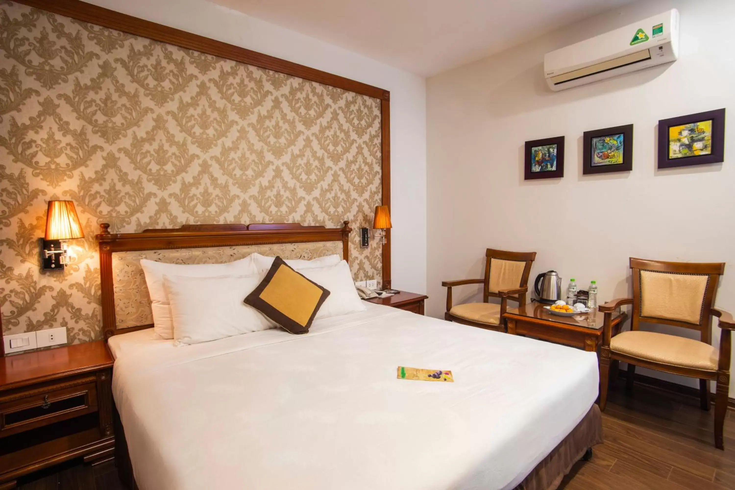 Superior Double Room in Western Hanoi Hotel Superior Double Room in Western Hanoi Hotel