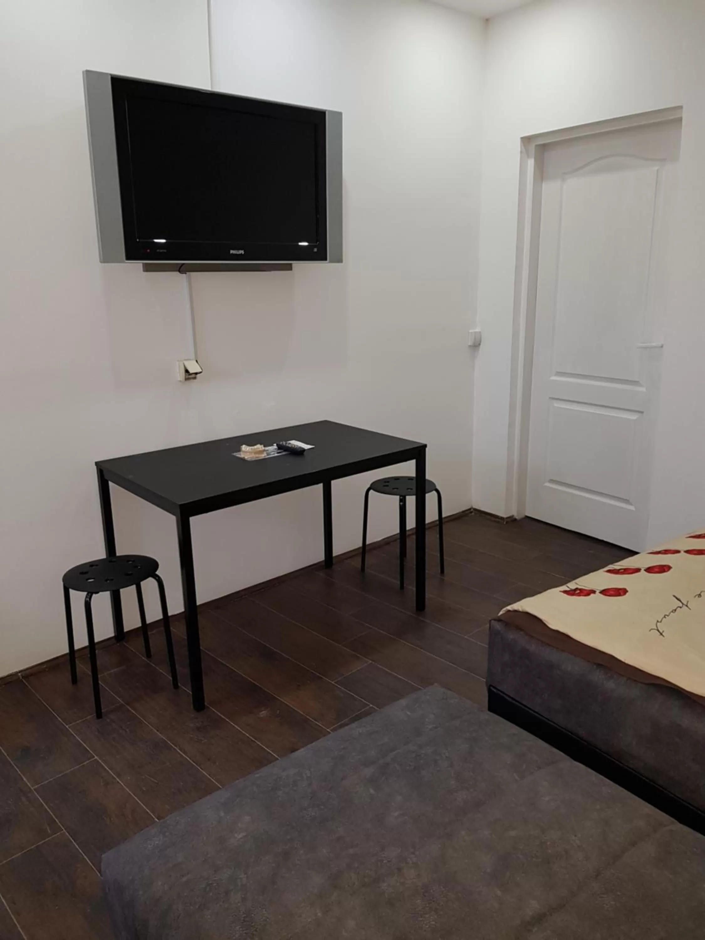 TV/Entertainment Center in Prenociste H2O