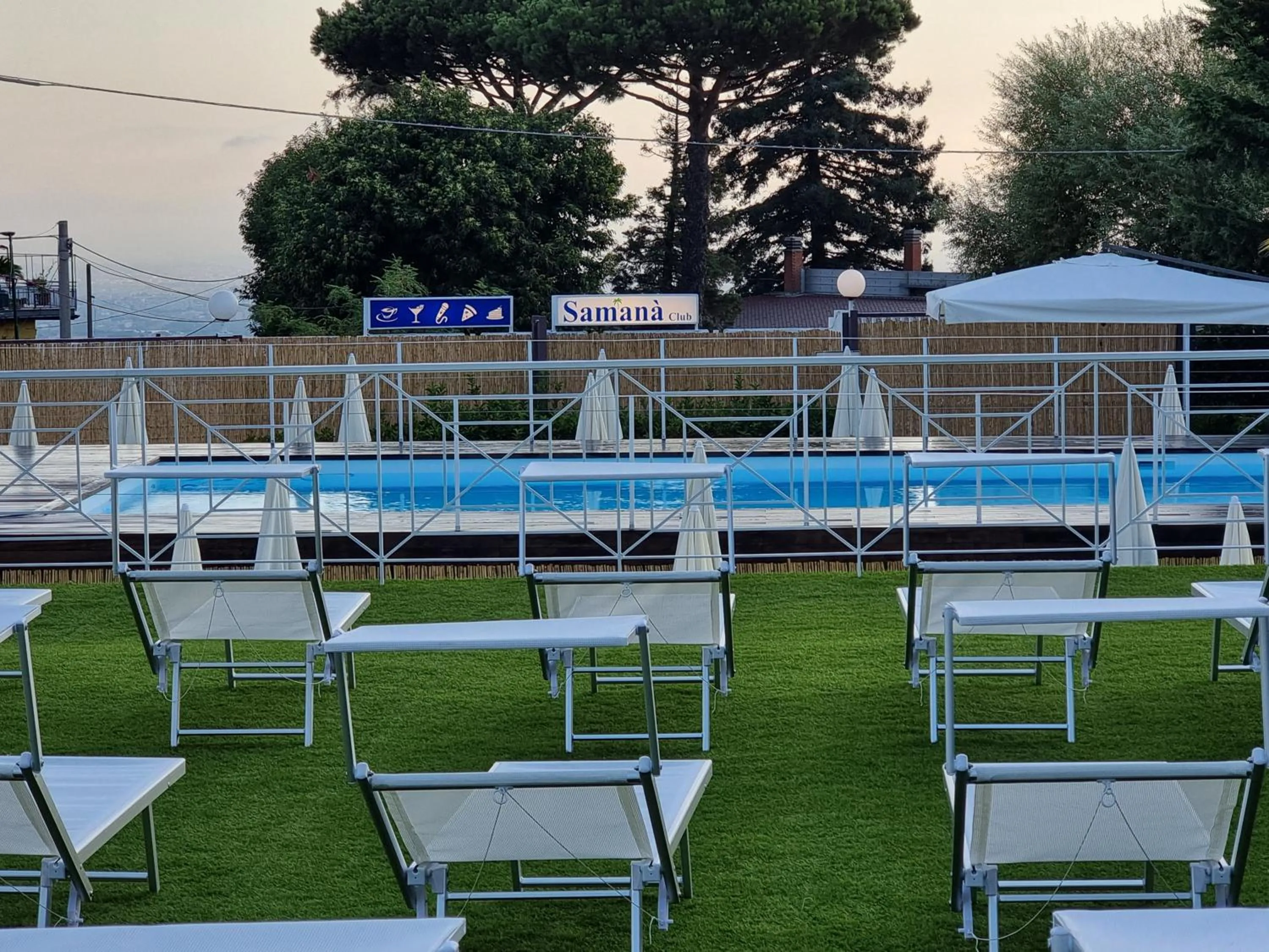 Swimming pool in Ranch Palace Hotel